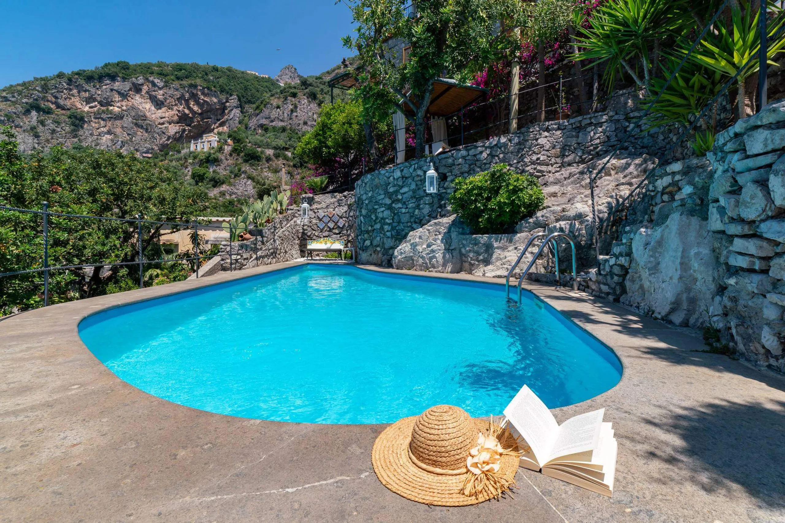 Sensational Villa in Amalfi Coast with Private Pool and Mediterranean Sea Views — photograph 2
