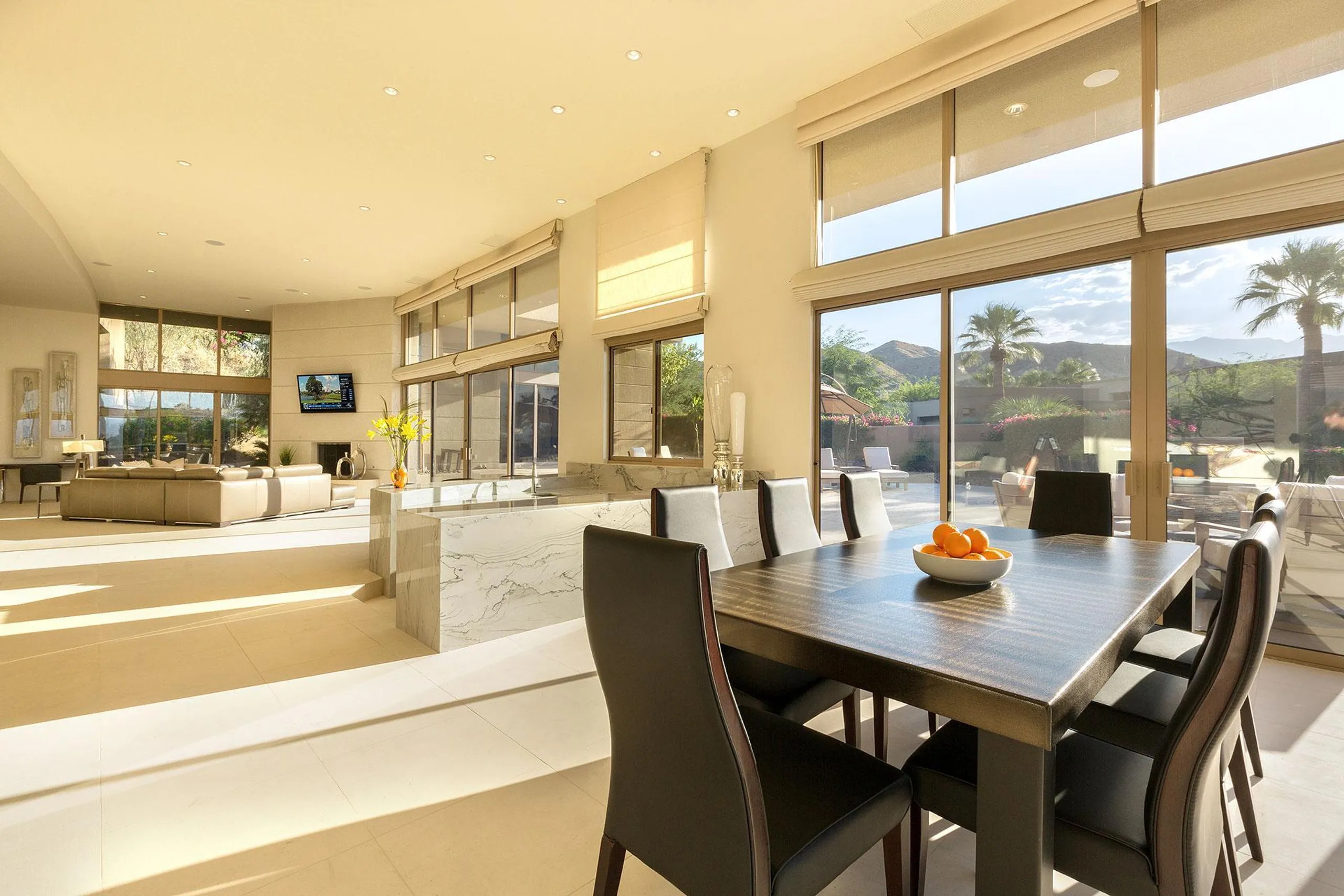 Modern Luxury Villa with Private Pool and Sweeping Views — photograph 12