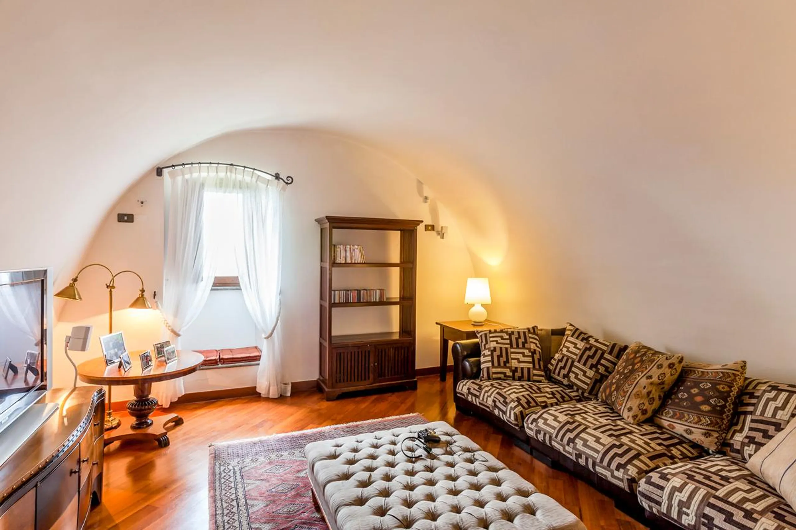 Elegant Tower-Turned-Villa with Private Pool and Monte Rufeno Views — photograph 11