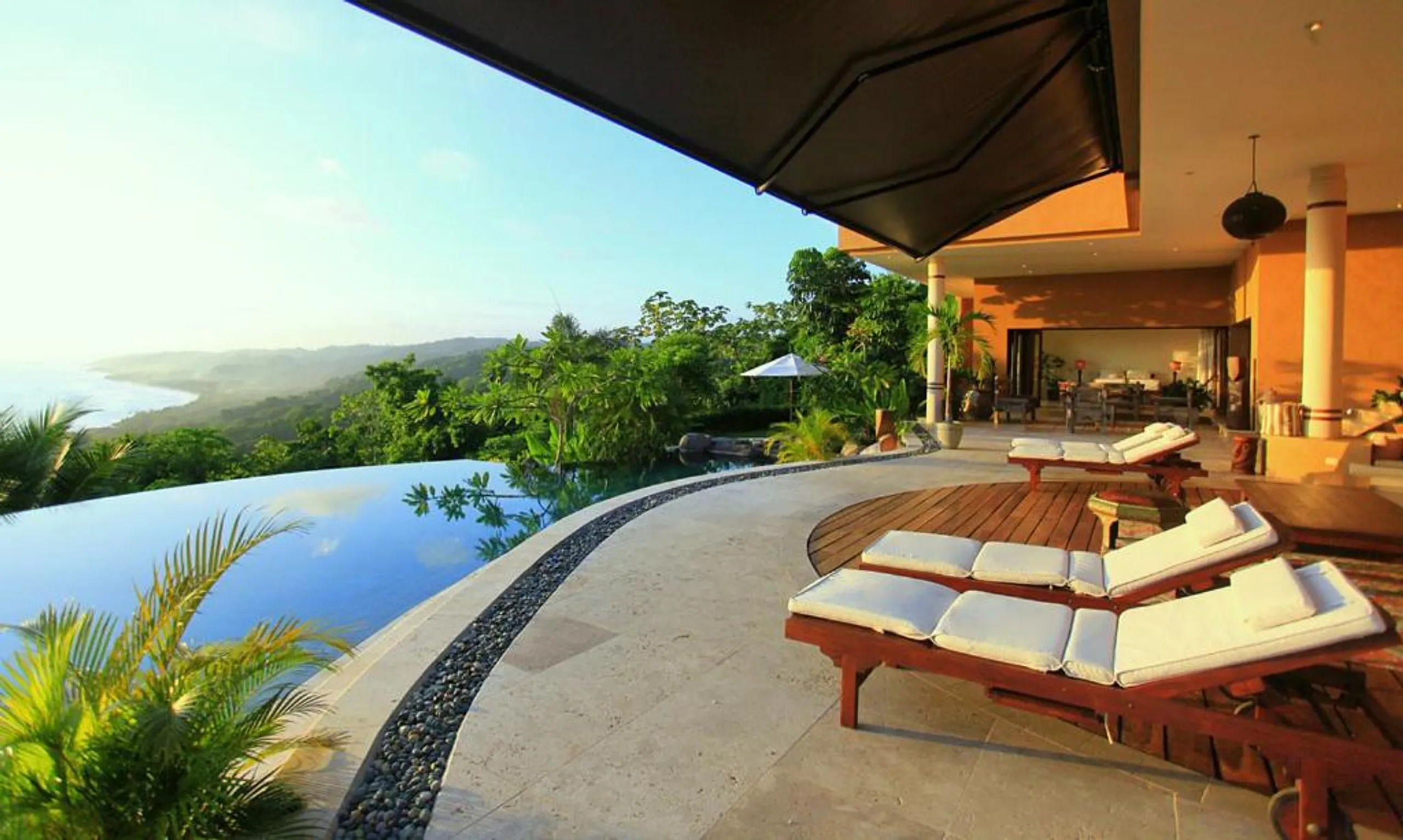 Elegantly Appointed Villa with Ocean-View Infinity Pool and Spacious Master Suites — photograph 2
