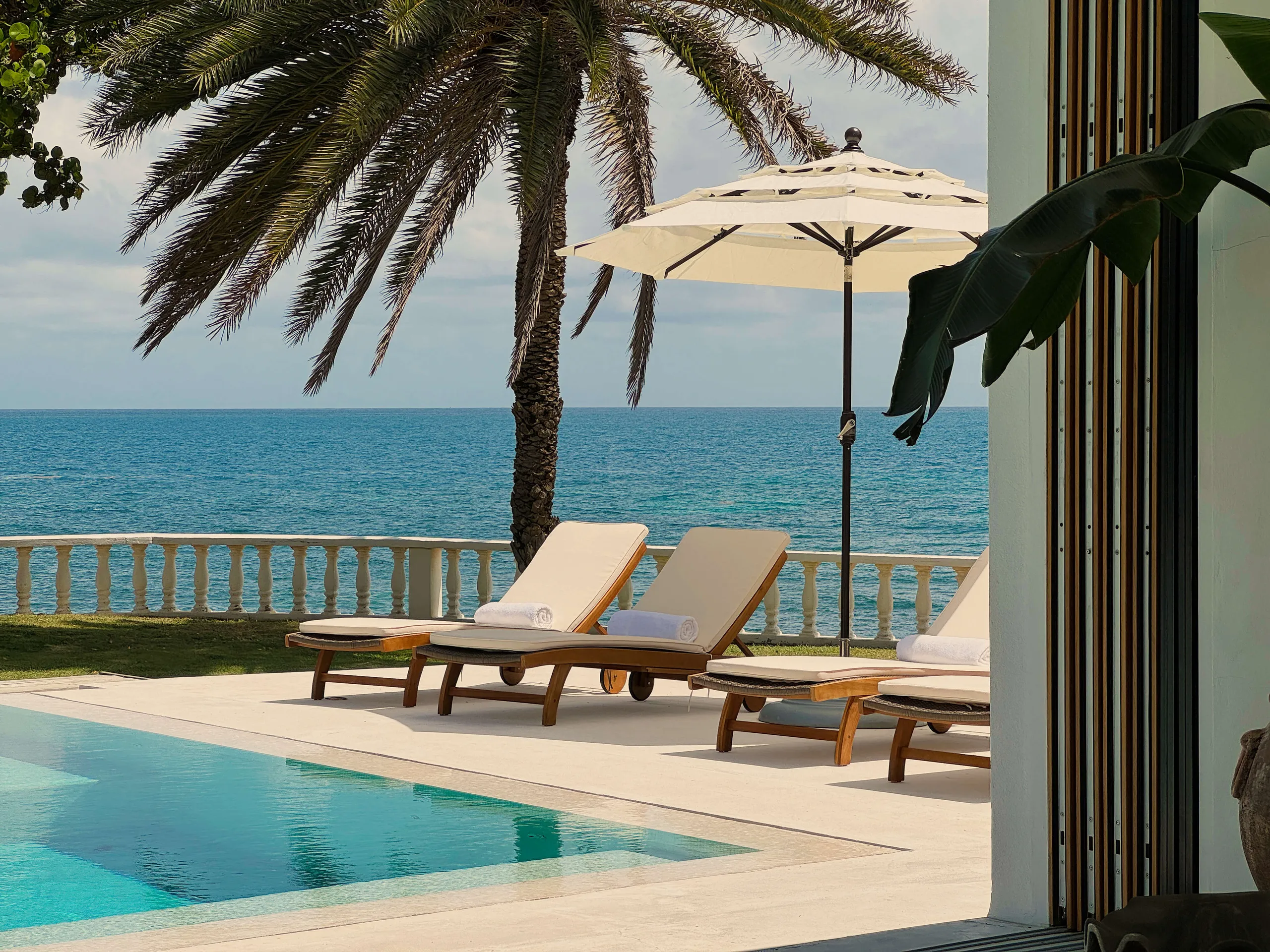Waterfront Luxury Villa with Private Infinity Pool, Private Dock and Sea Access — photograph 3
