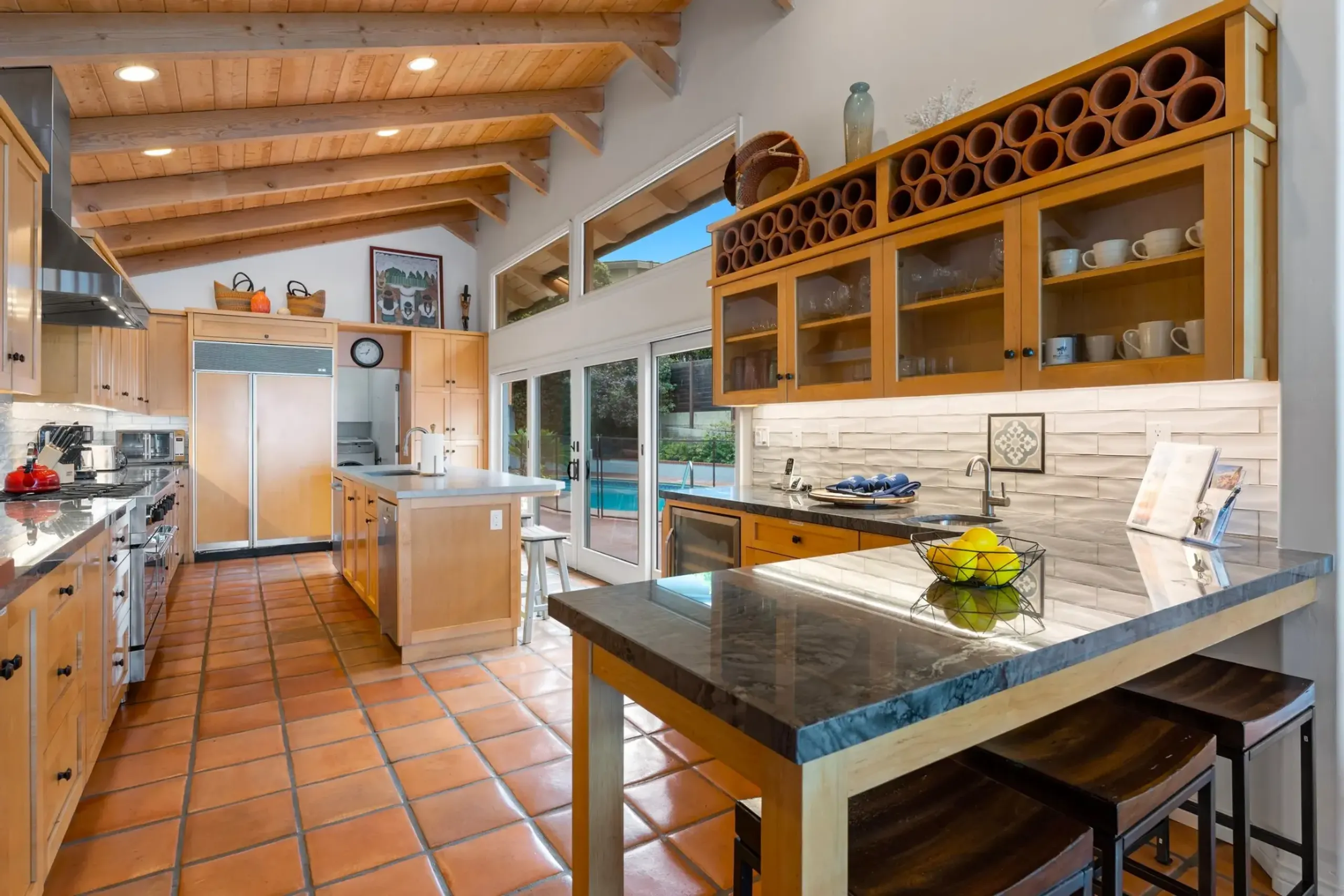 Refreshing 5 Bedroom Villa with Private Pool and Beach Views — photograph 12