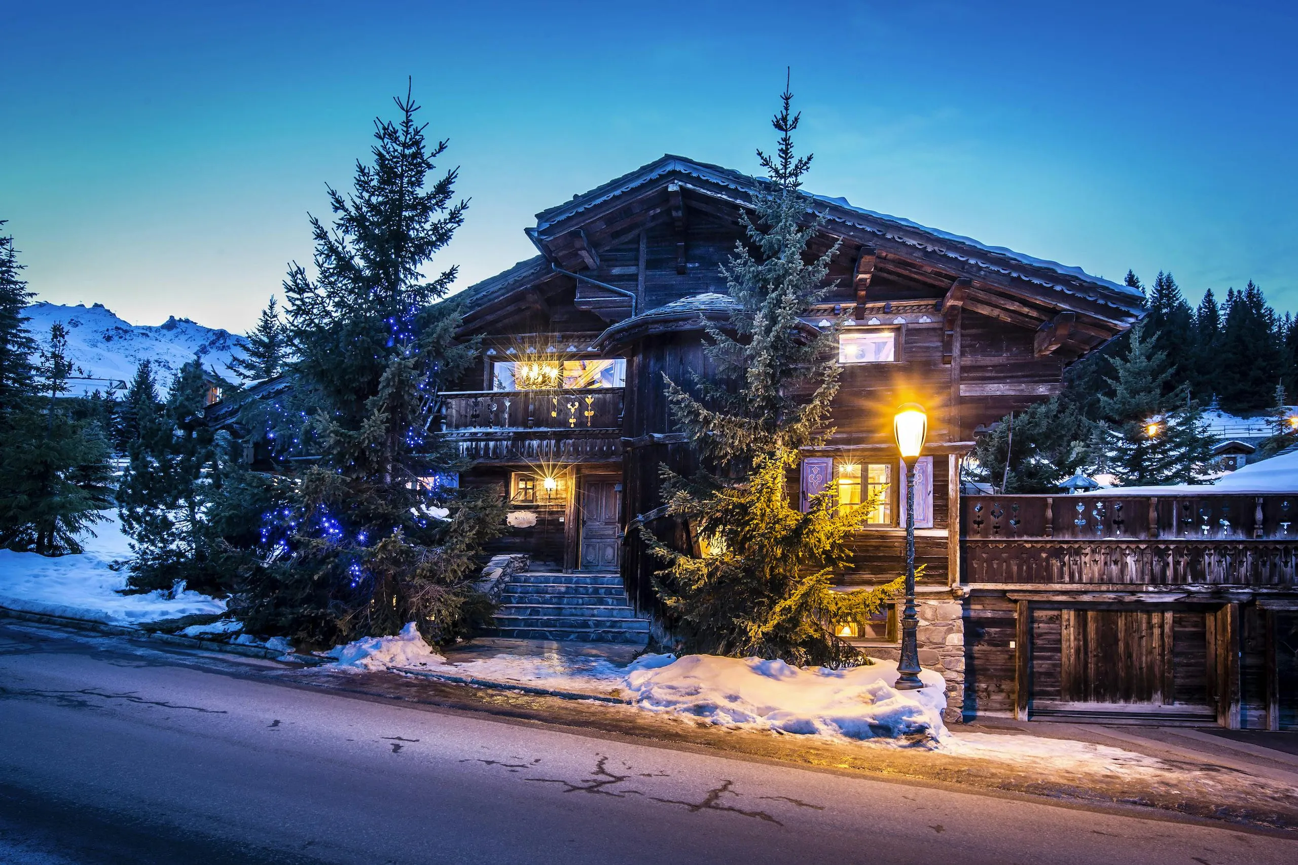 Gorgeous Luxury Chalet in French Alps with Private Pool and Sauna, Courchevel 1850