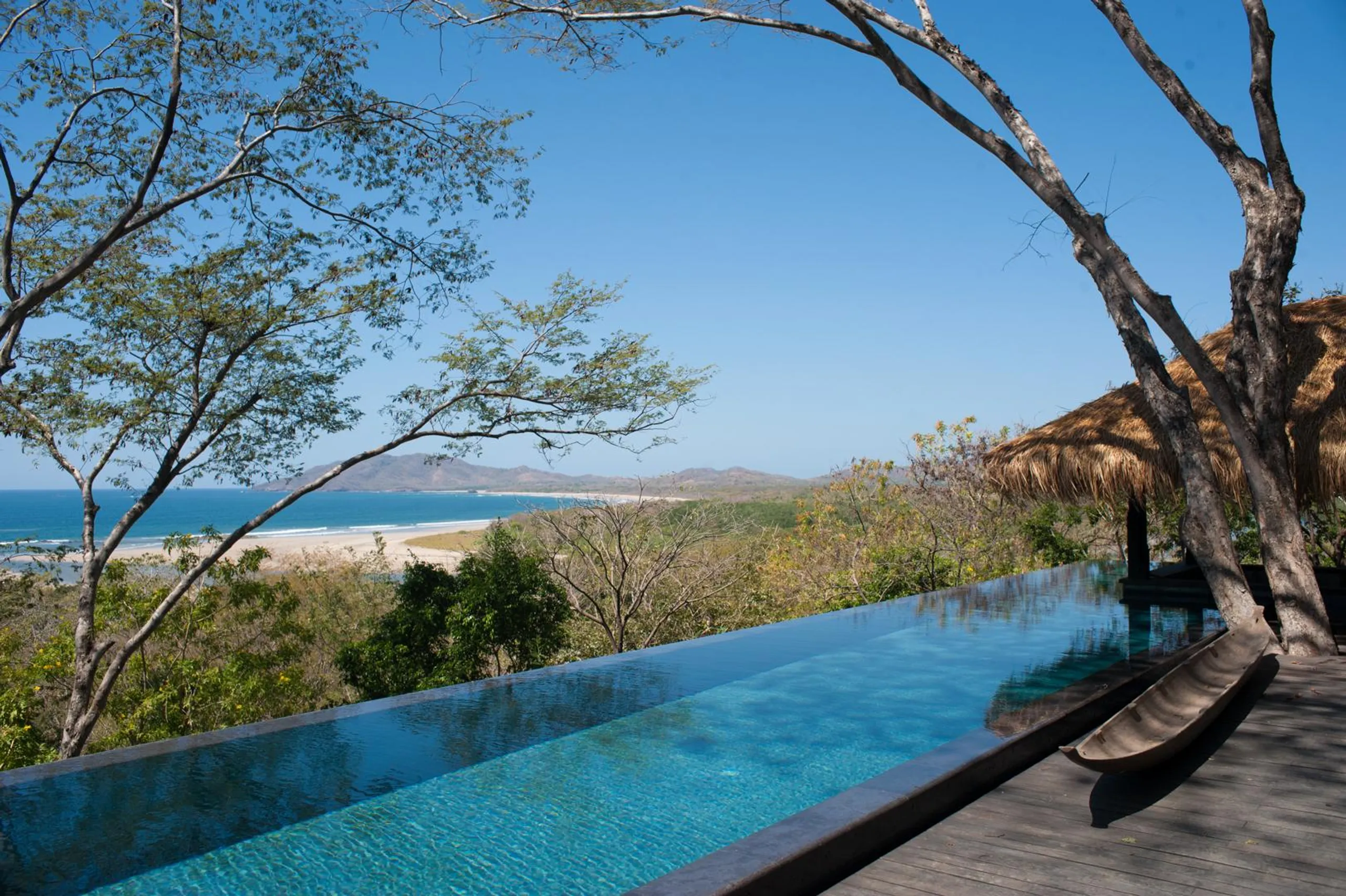 Exquisite Tamarindo Villa with Infinity Pool and Dining Al-Fresco — photograph 2