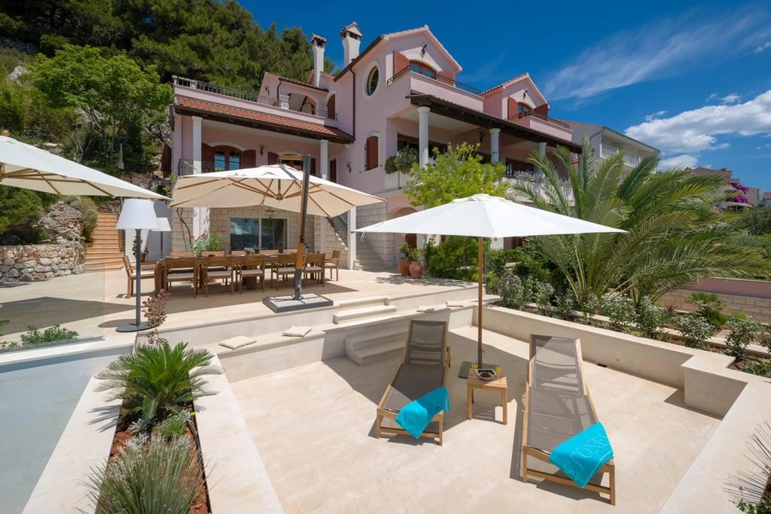 Majestic Hvar Villa with Stunning Panoramic View — photograph 4