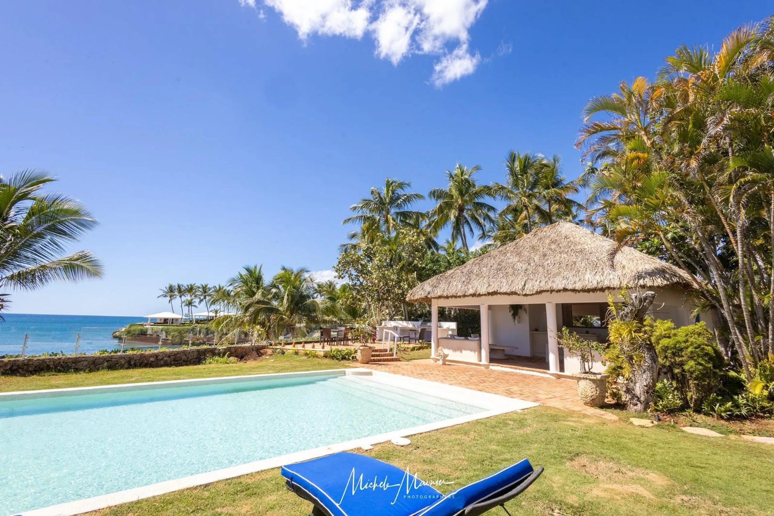 Scenic Seaview Villa with Beach Access — photograph 3