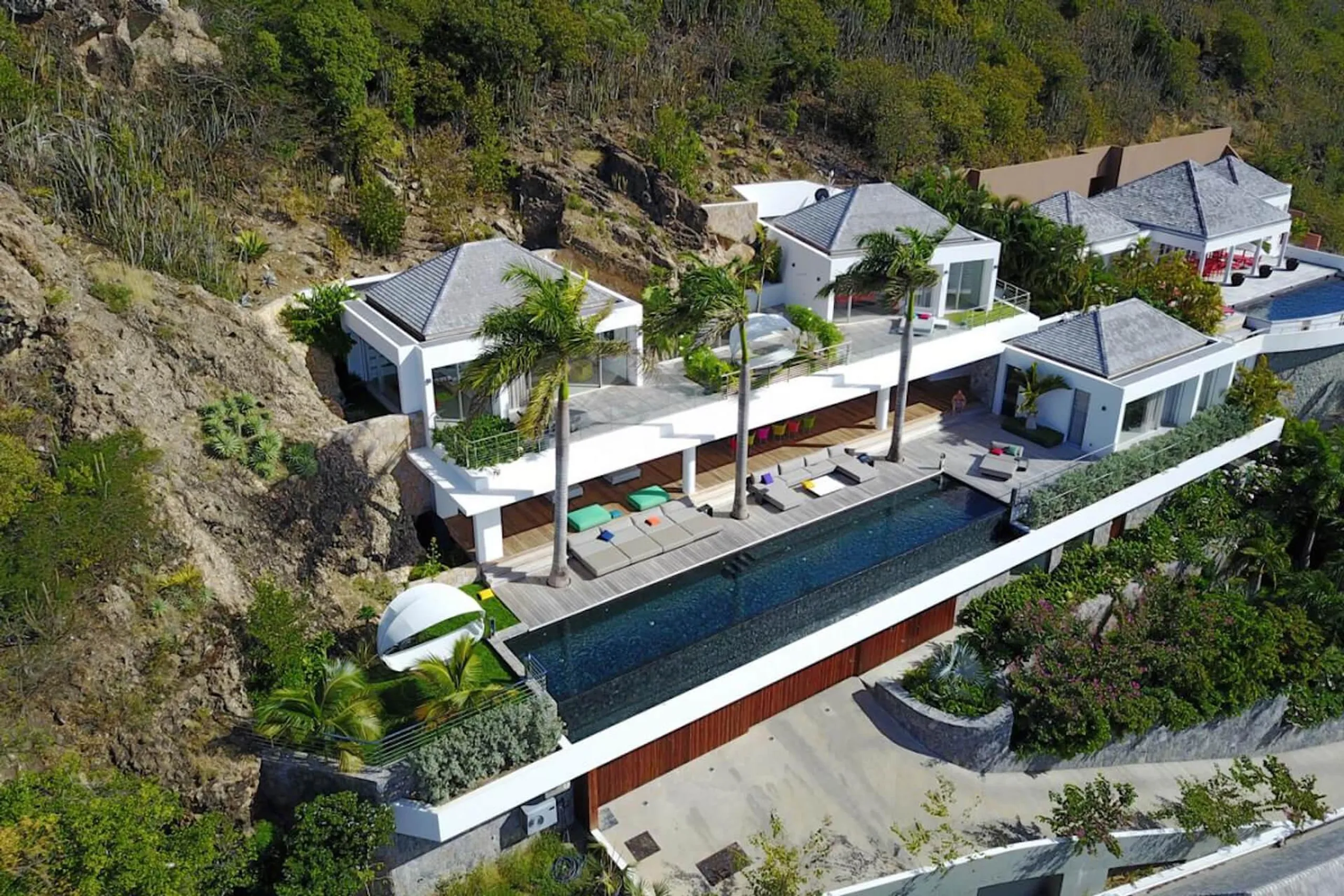 Elegant Luxe Estate with Infinity Pool and Captivating Views in Corossol — photograph 3