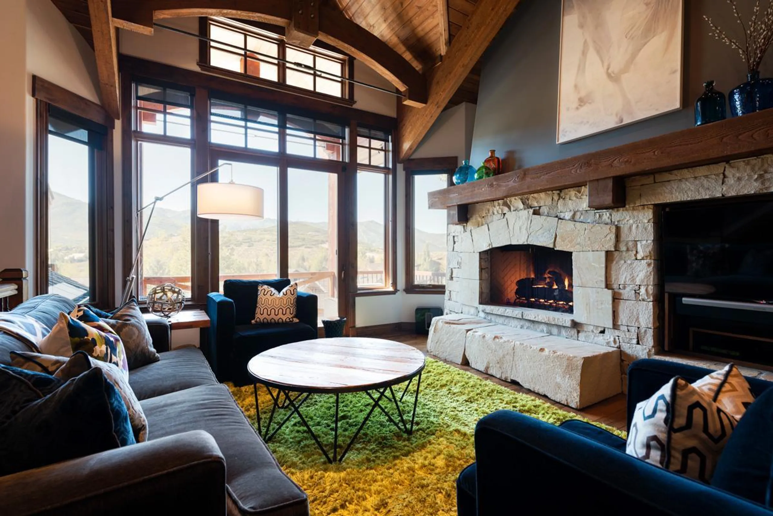 Resplendent Mountain Estate with Private Pool and Hot Tub — photograph 4