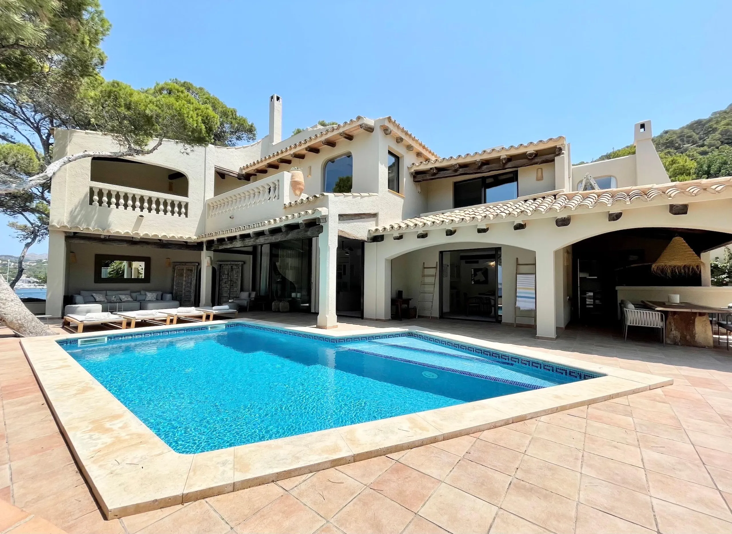 Palma Paradise Palace Estate with Resort Pool and Ocean Views, Mallorca