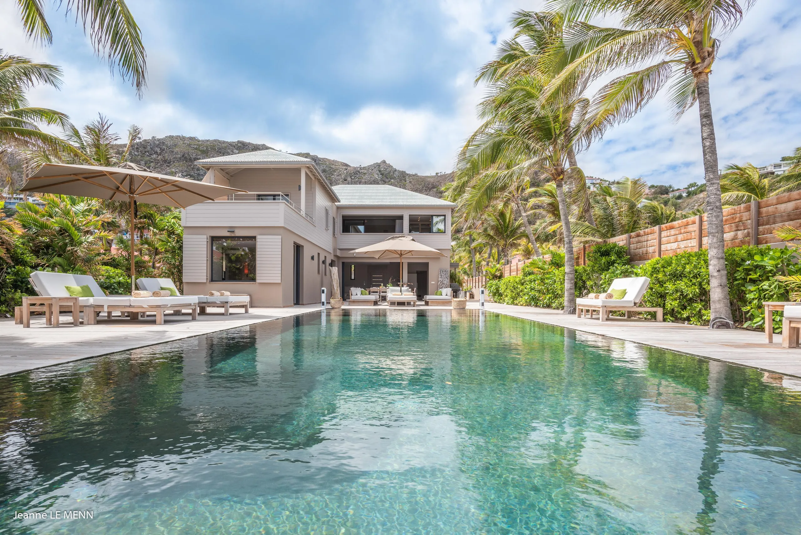 Beachfront Luxury Villa with Private Pool and Ocean Views, Anse Des Cayes