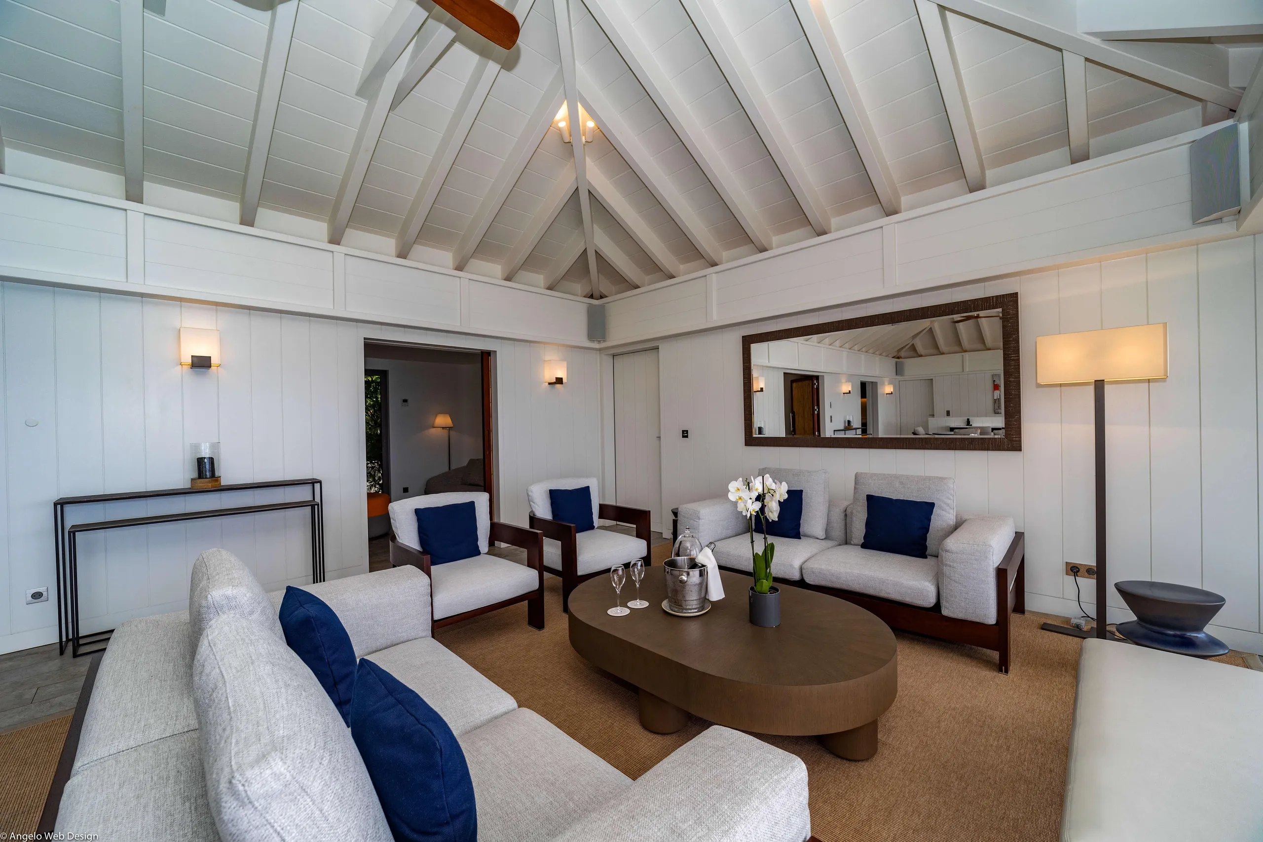 Sophisticated Comfort Villa with Private Infinity Pool and Breathtaking Ocean View — photograph 11