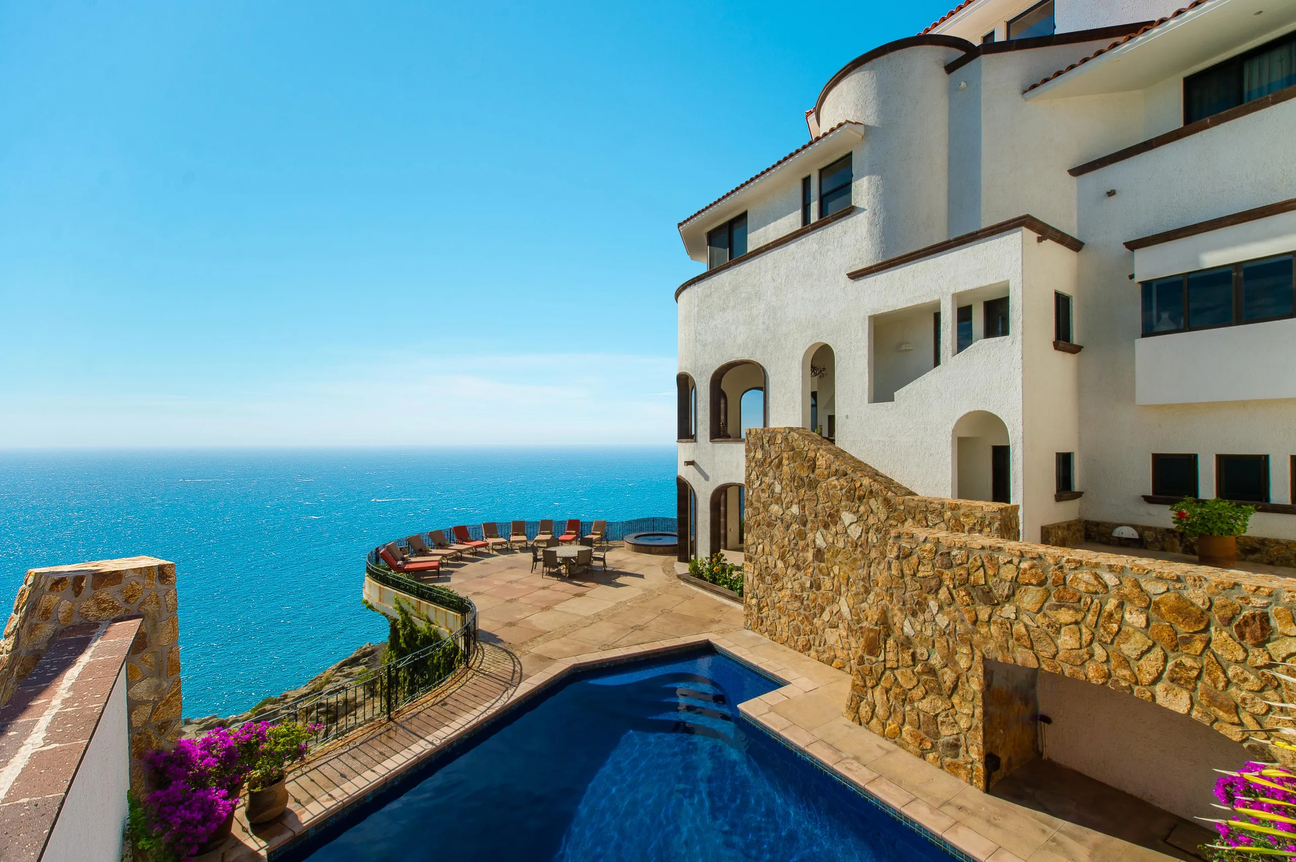Grandiose Pedregal Villa with Pool and Majestic Views, Pedregal