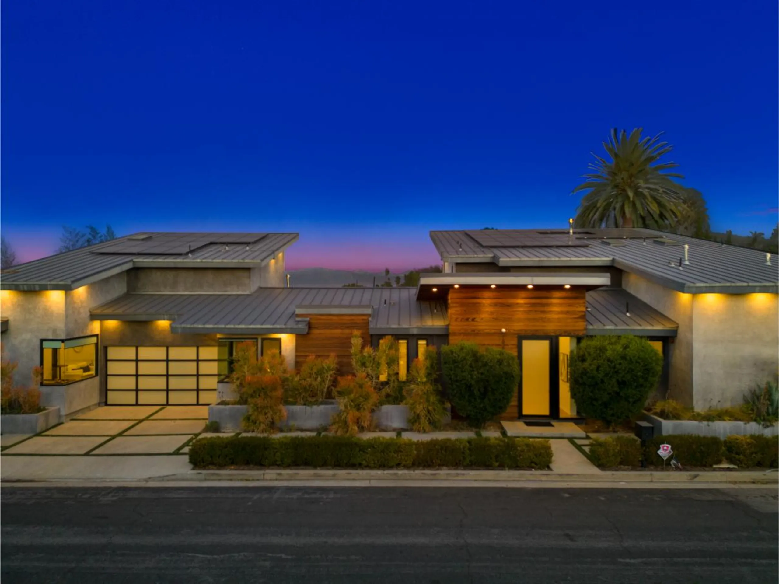 Skyline Luxury Estate with Private Pool and Jacuzzi — photograph 4