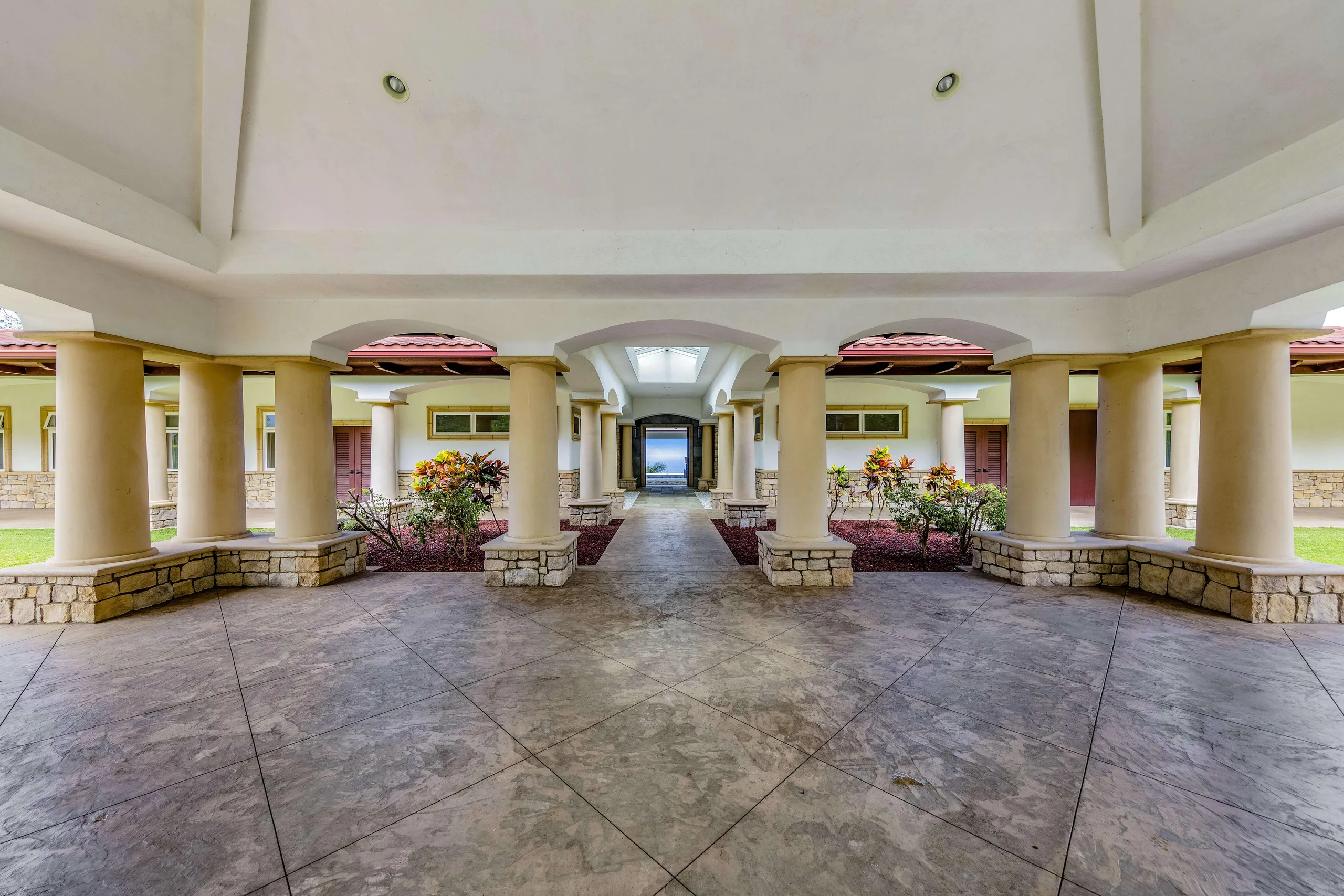 Hawaii Hideaway Estate with Infinity Pool and Panoramic Ocean Views — photograph 10