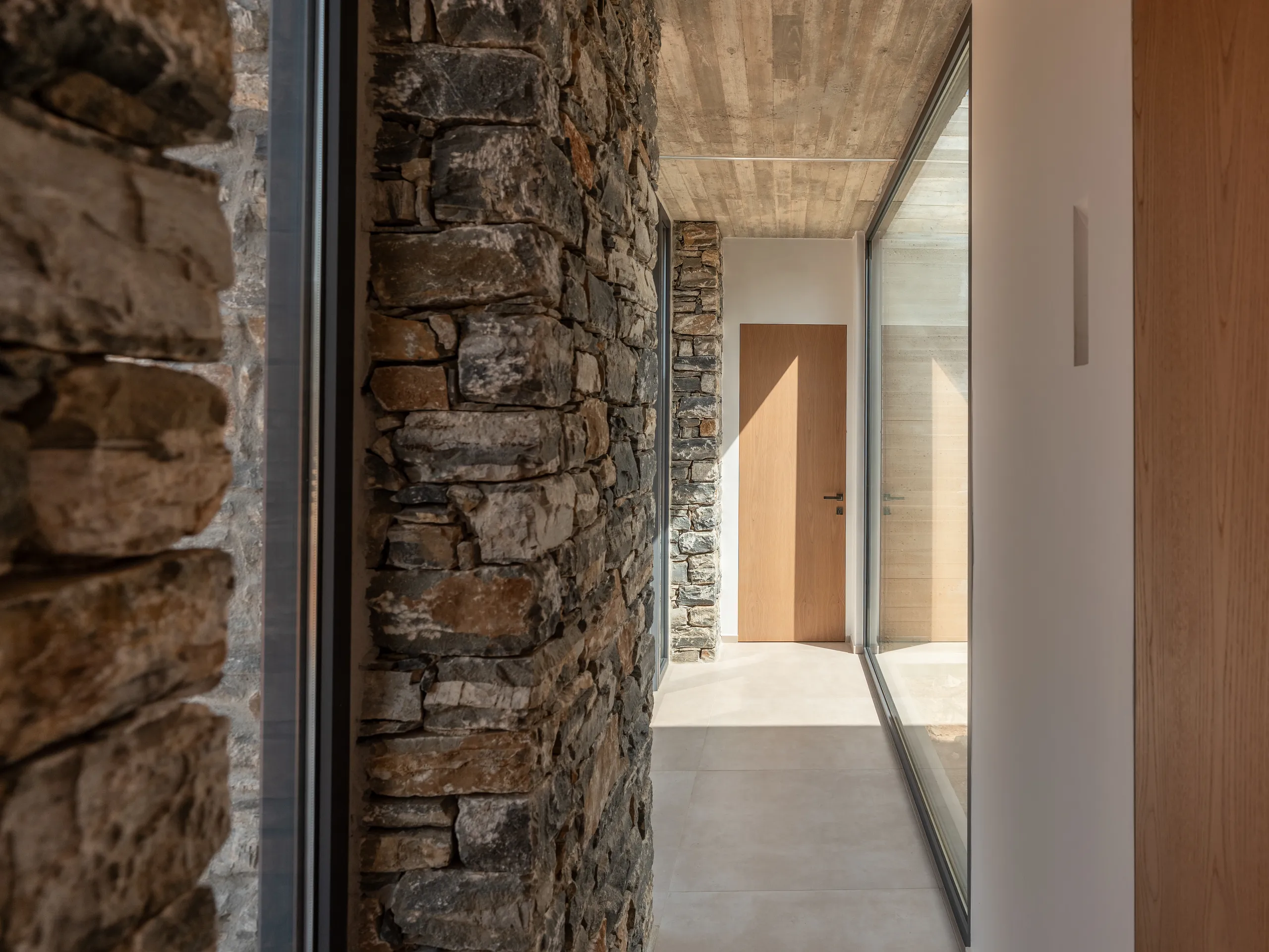 Superior Cretan Accommodation with Private Pool, Sauna and Stunning Views — photograph 11