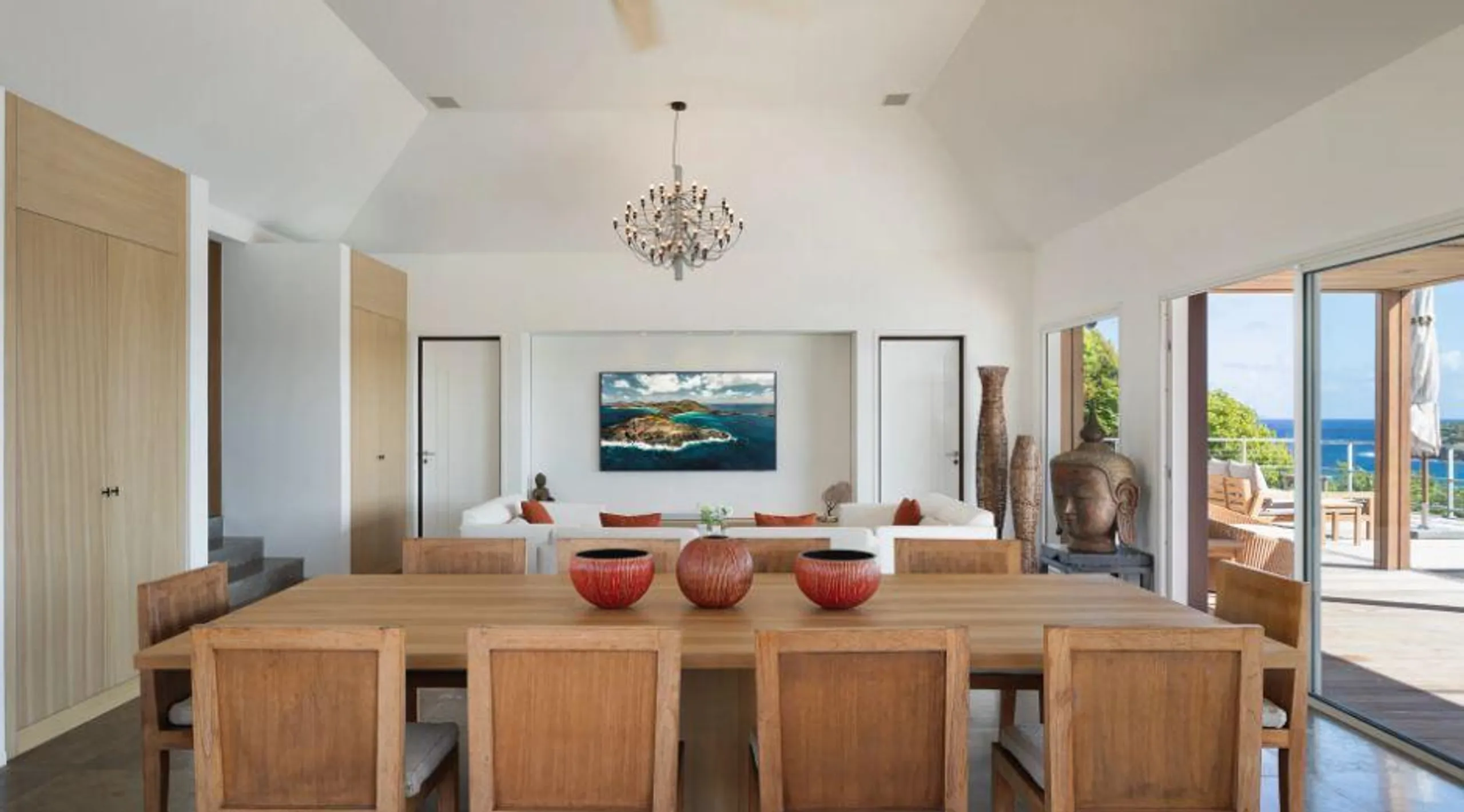 Calming Contemporary Styled Beachfront Villa with Heated Infinity Pool — photograph 11