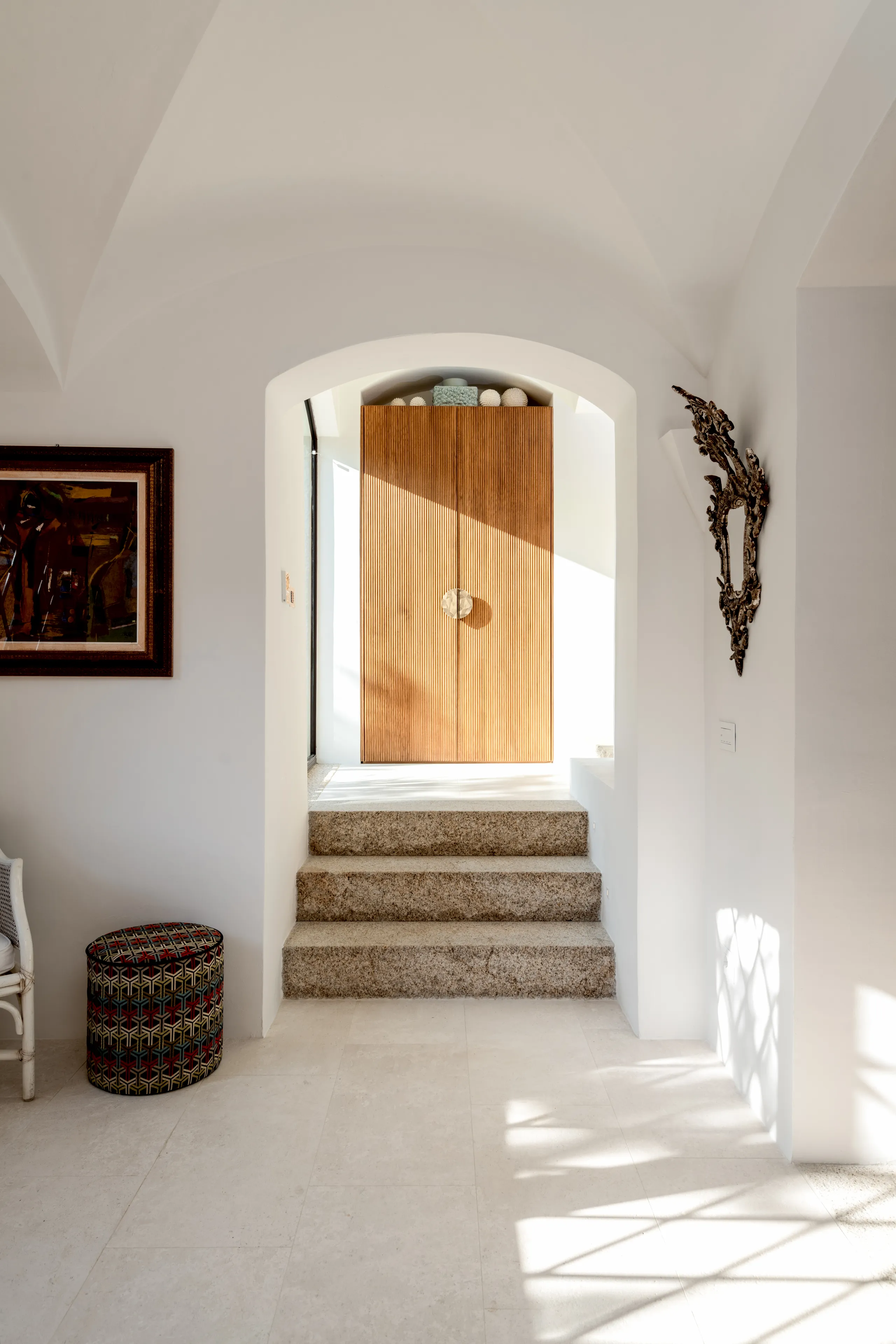 Stately Uphill Villa with Private Pool and Sea Views — photograph 6