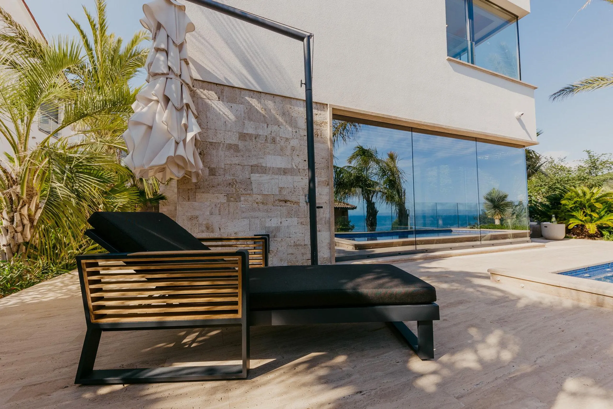 Exquisite Villa with Private Pool, Sauna, Jacuzzi and Enchanting Sea Views — photograph 12