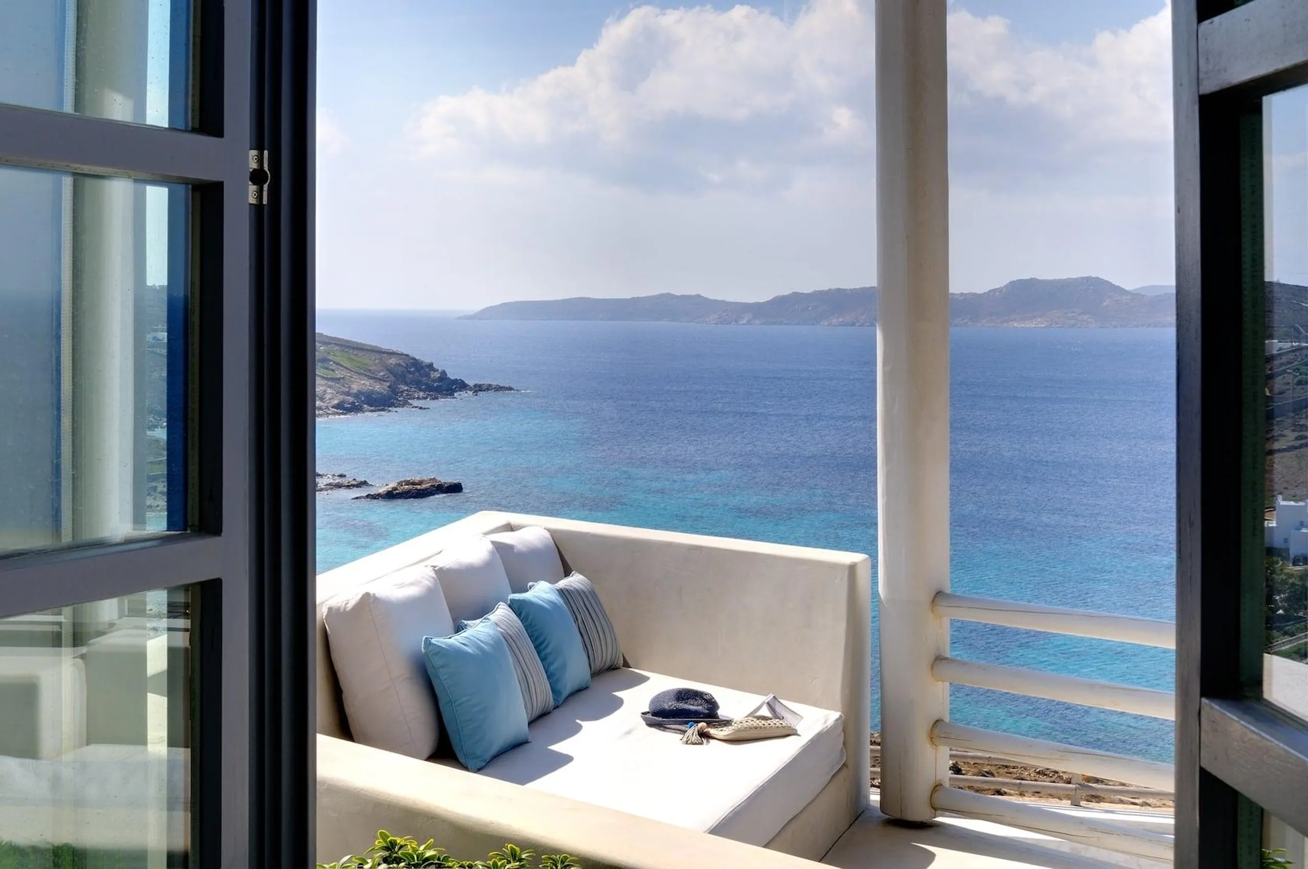 Majestic Oceanview Villa in Mykonos with Infinity Pool — photograph 8