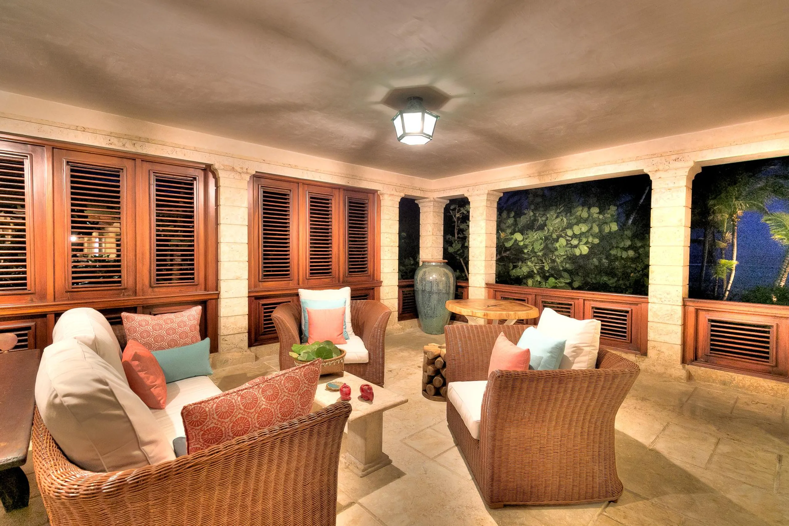 Colonial Heritage Villa with Private Pool and Sea Views — photograph 10