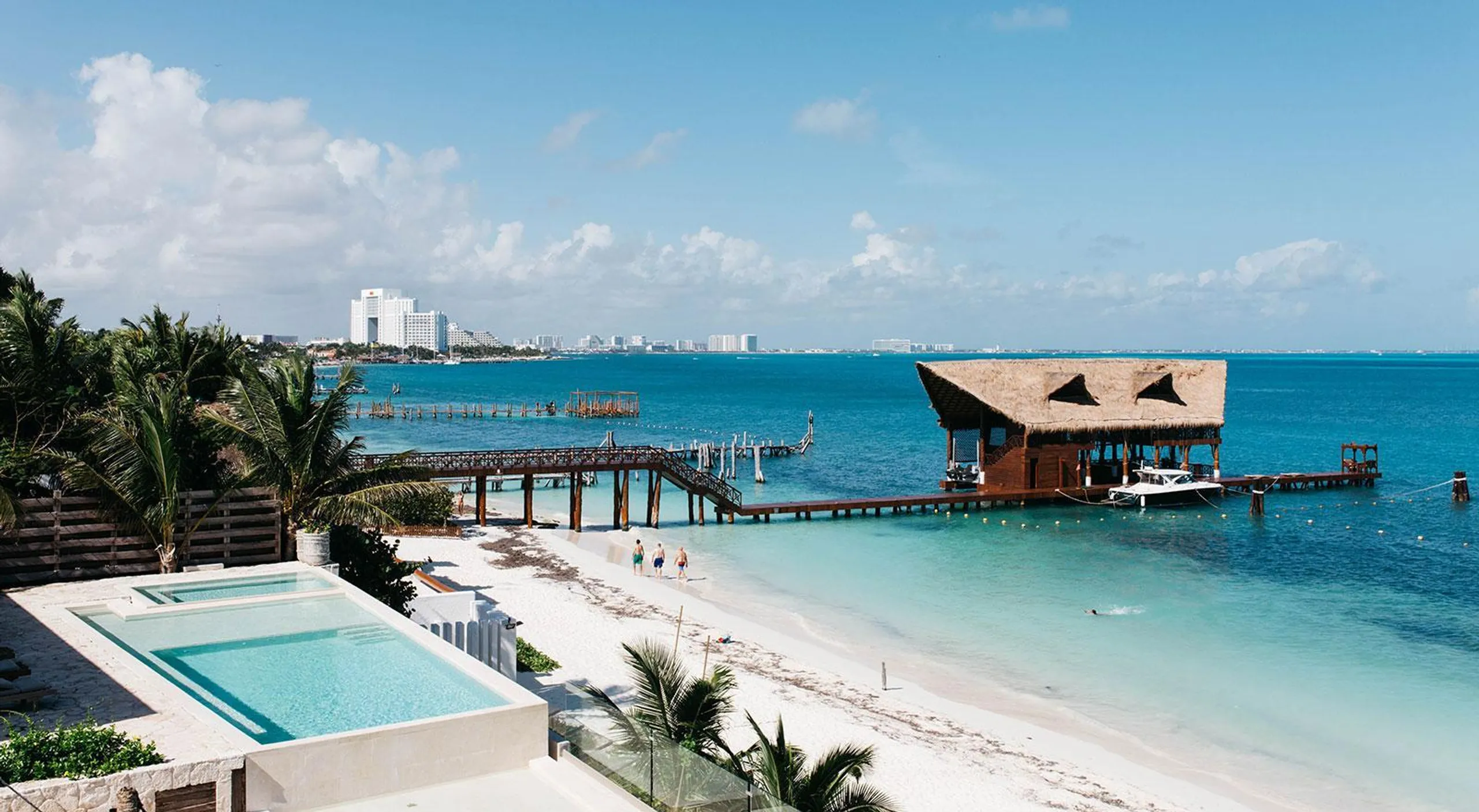 Serene Flamings Modern Architectural Beach Front Retreat with Infinity Pool — photograph 11