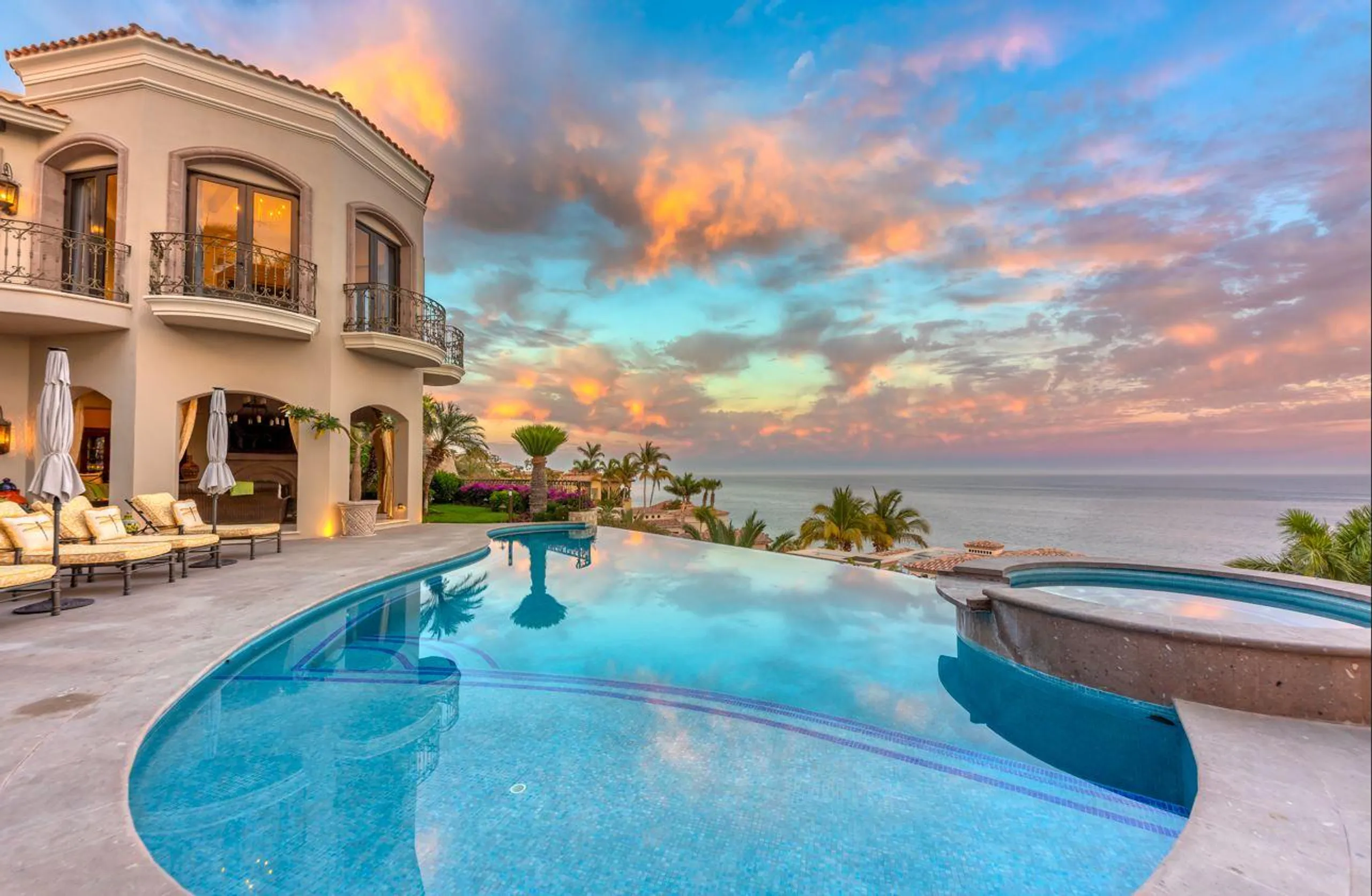 Glorious Spanish Style Villa with Private Infinity Pool, Golf Access and Panoramic Views, Los Cabos