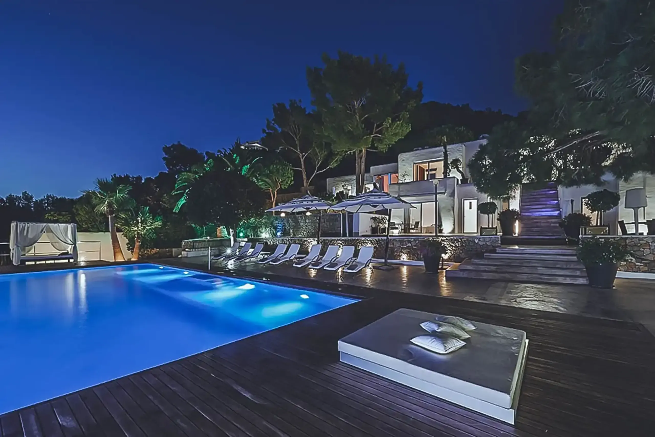 Gleaming Luxury Villa with Pool and Spectacular Views of Talamanca Bay — photograph 5