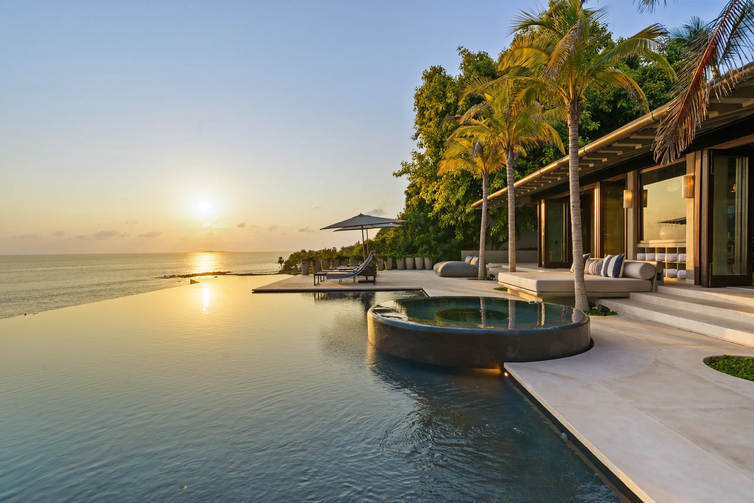 Exquisite Punta de Mita Villa with with Private Beach, Infinity Pool & Oceanfront Living — photograph 4