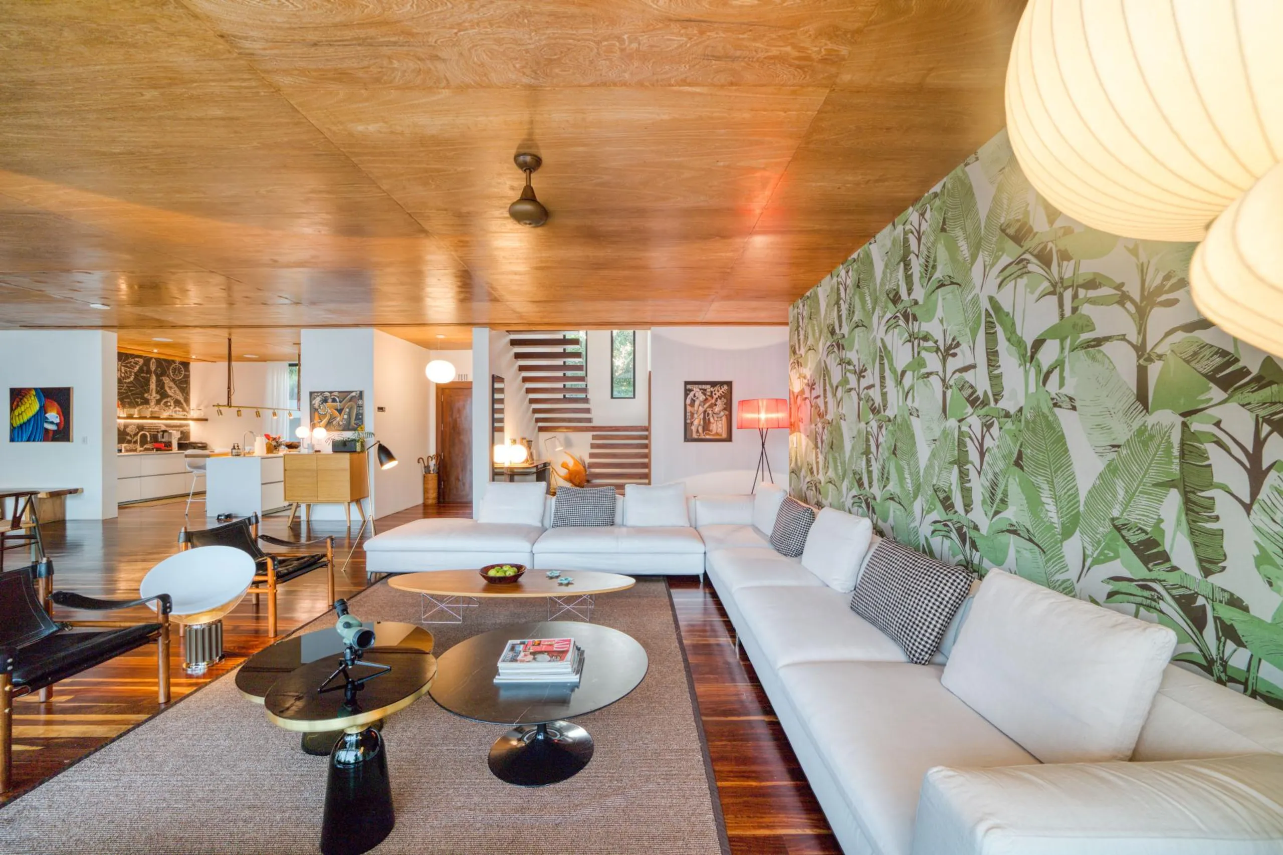 Modern 5-Bedroom Beachfront Villa in Placencia with Infinity Pool & Private Pier — photograph 9