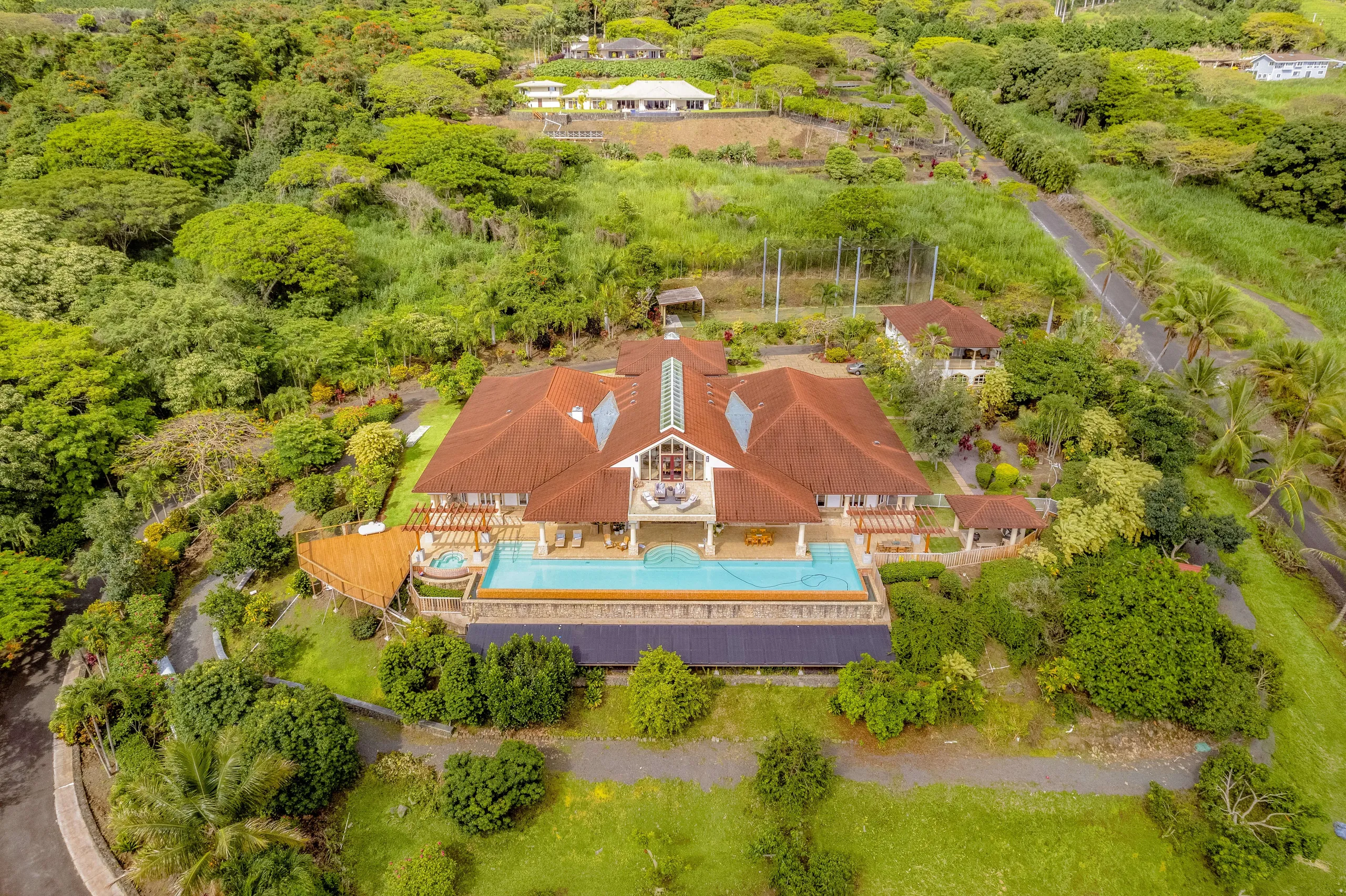 Hawaii Hideaway Estate with Infinity Pool and Panoramic Ocean Views — photograph 8