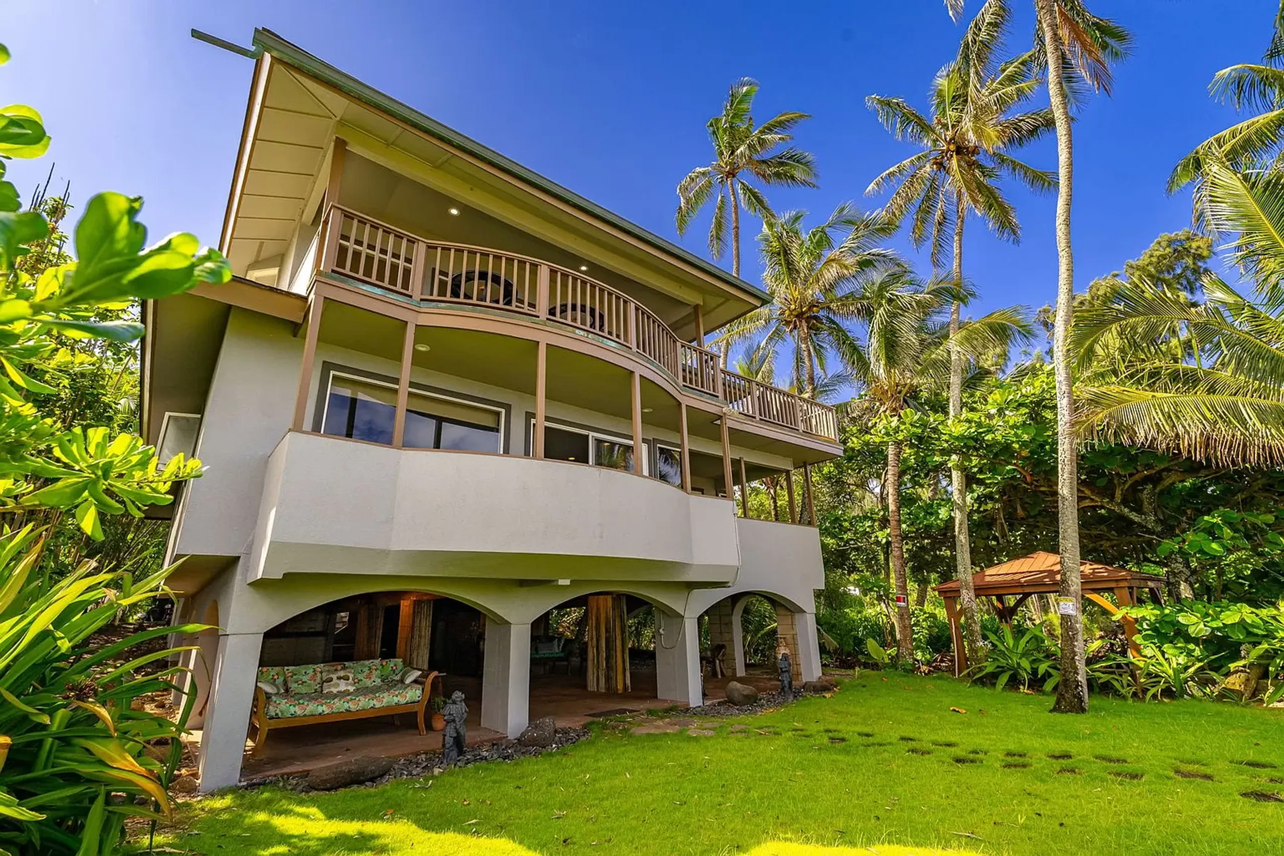 Oahu North Shore Beachfront Villa with Stunning Ocean Views — photograph 9