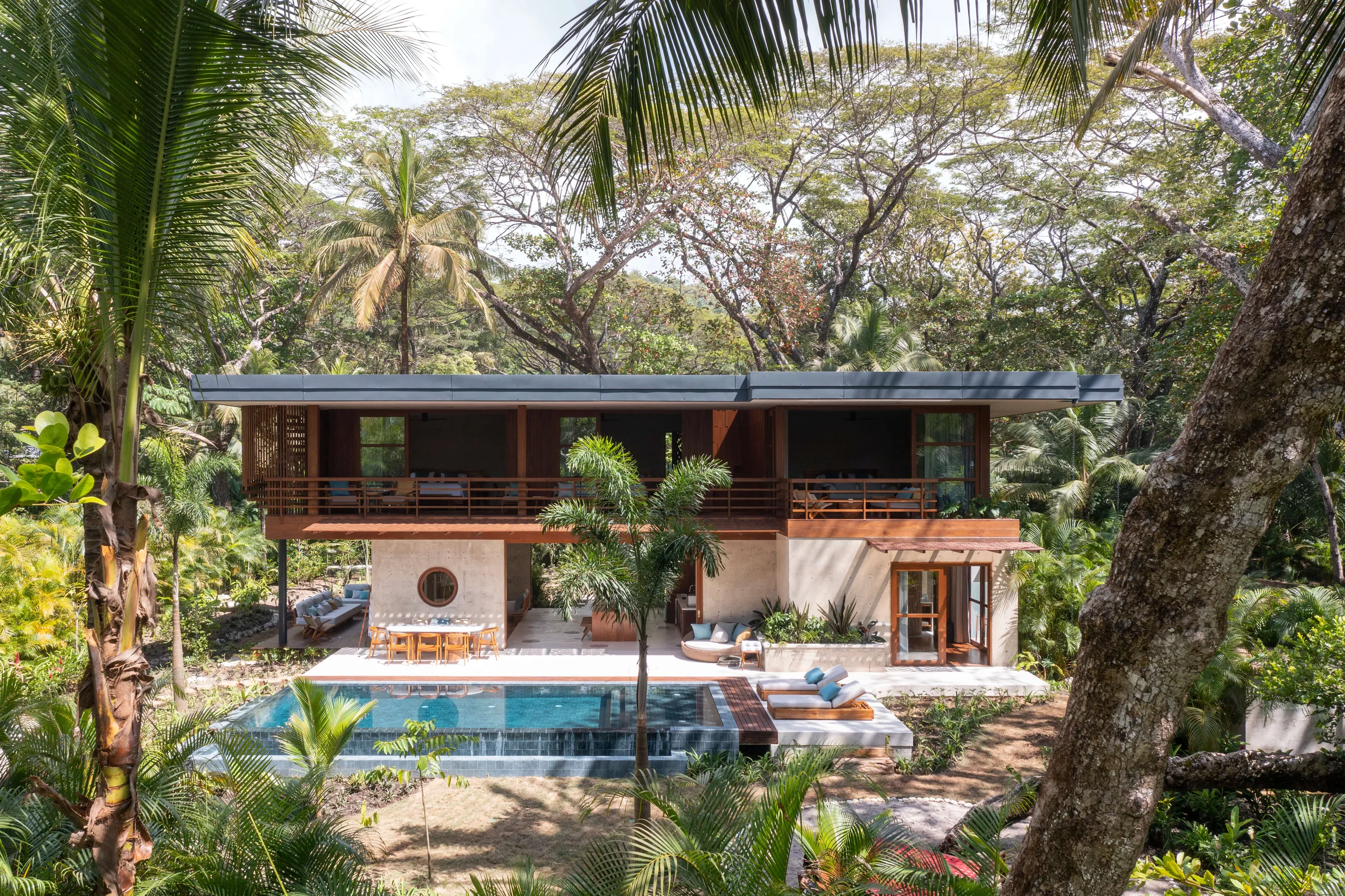 Eco-Luxe 5 Bedroom Villa with Privat Pool, Beach Access and Tropical Beauty — photograph 4