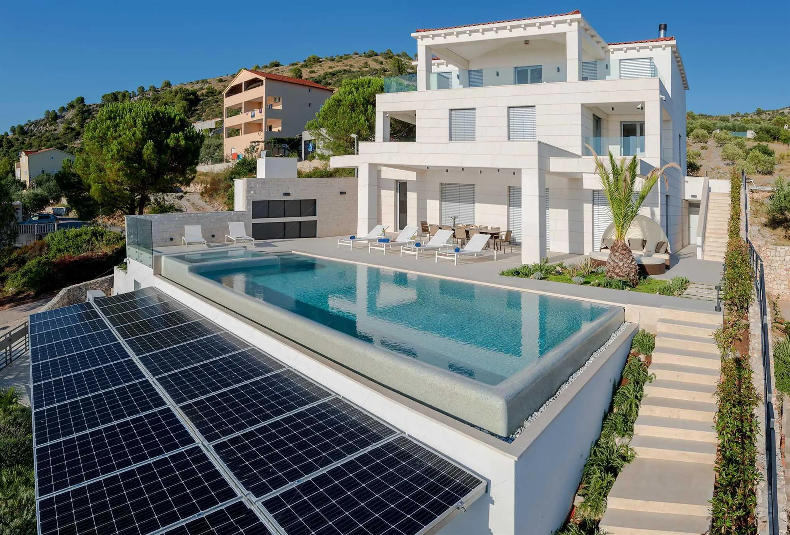 Luxury Villa with Infinity Pool and Breathtaking Panorama of Rogoznica's Peninsula — photograph 2