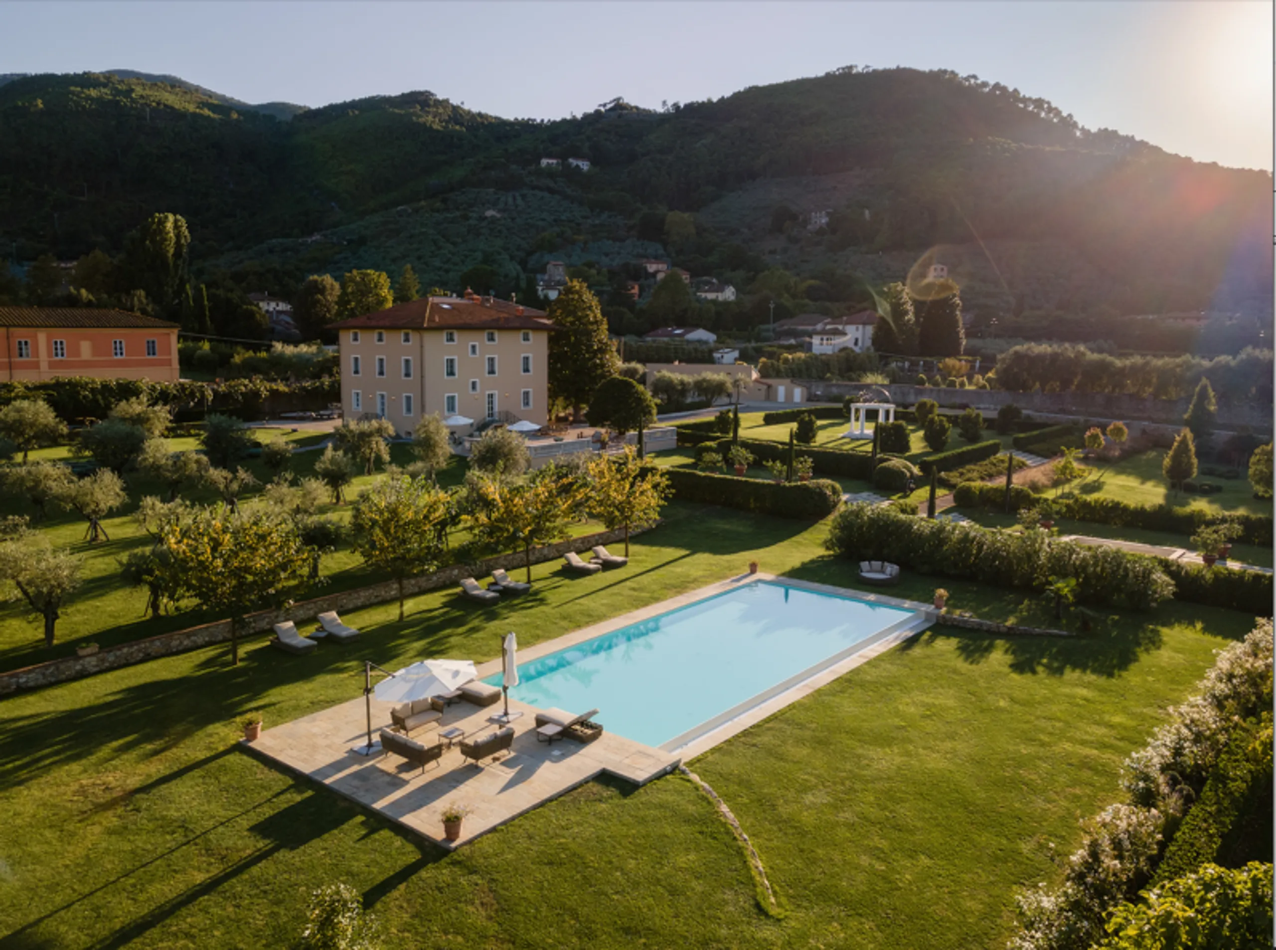Tranquility in Tuscany Grand Estate for 6BR with Enchanting Pool and Lush Gardens — photograph 3