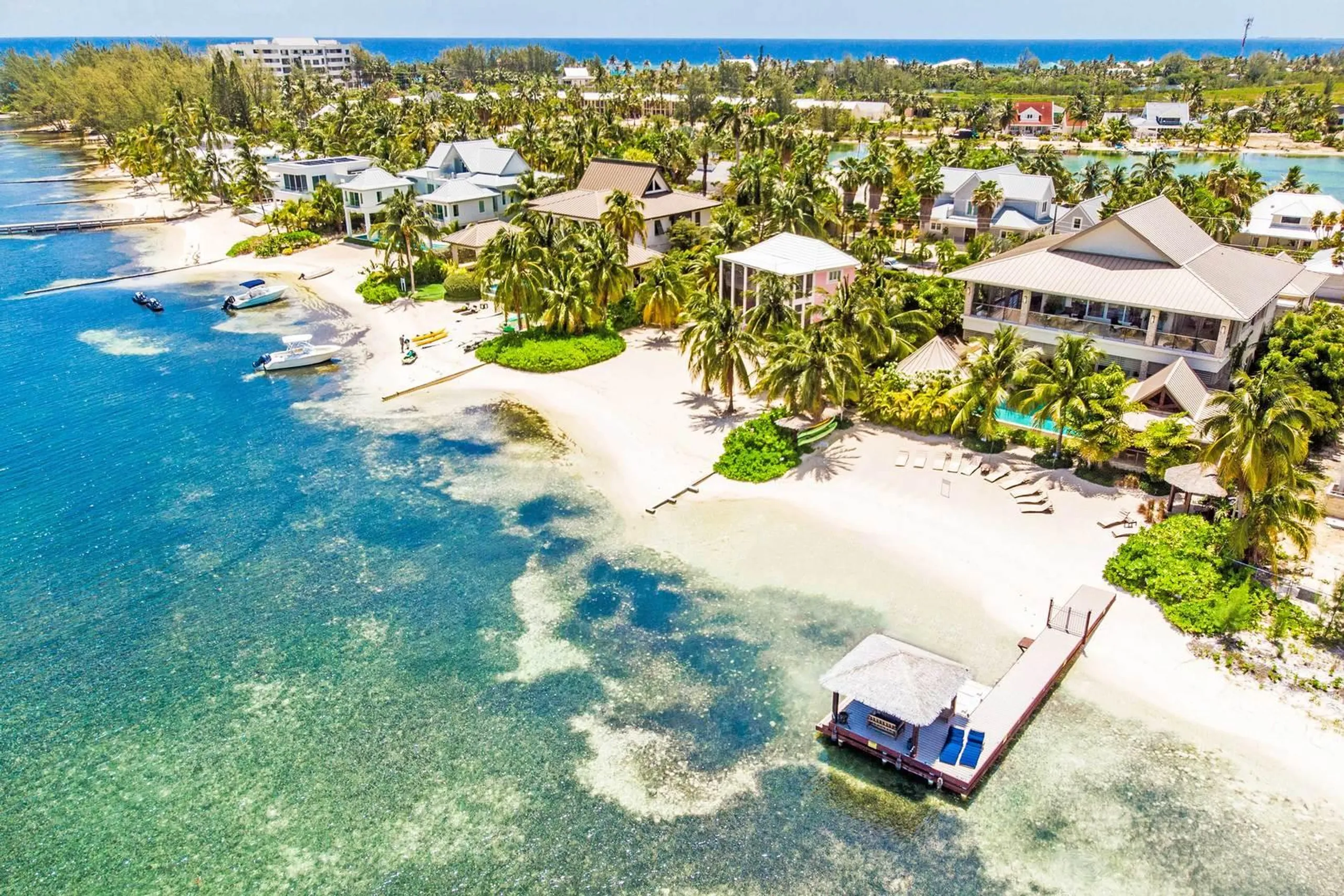 Ocean Front Cayman Paradise Estate with Infinity Pool and Ocean Views — photograph 8