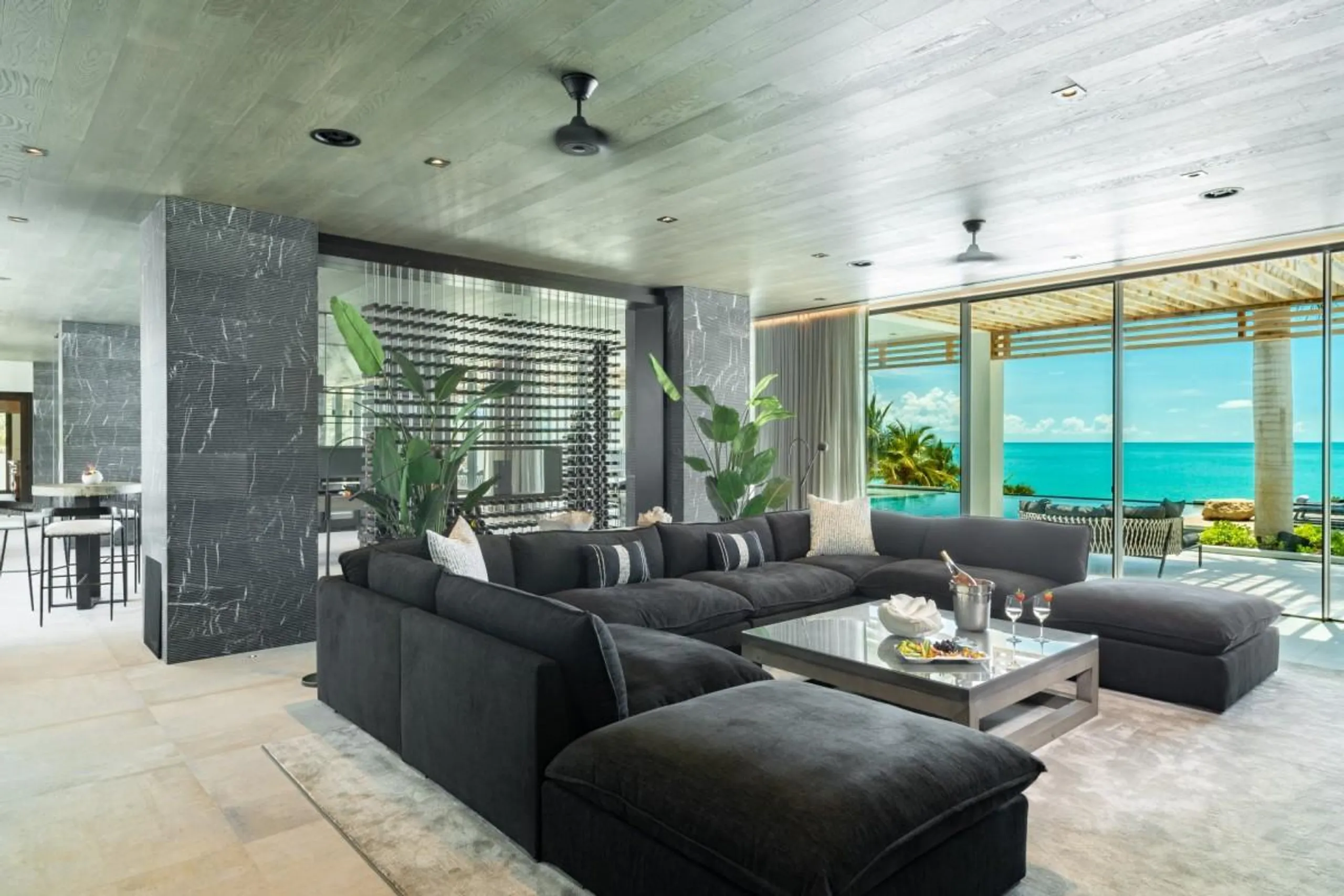 Private Contemporary Estate with Infinity Pool and Panoramic Ocean Views — photograph 3