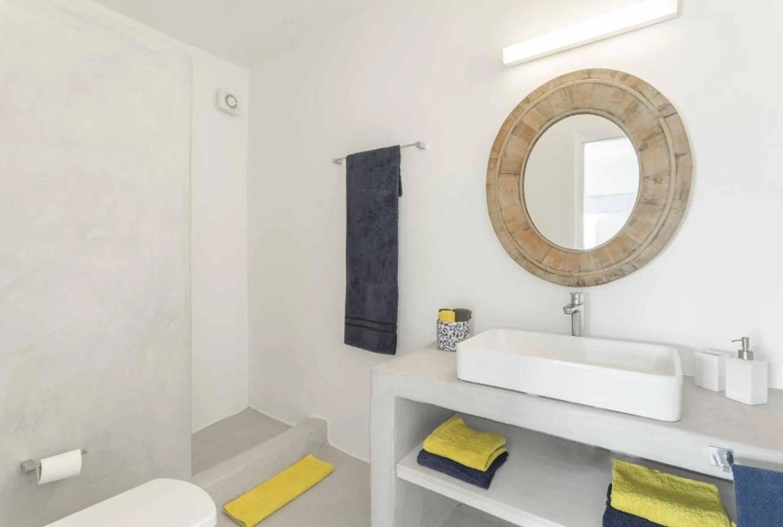 Luxury Redefined in at this Mykonos Luxe Villa with Pool and Views — photograph 12