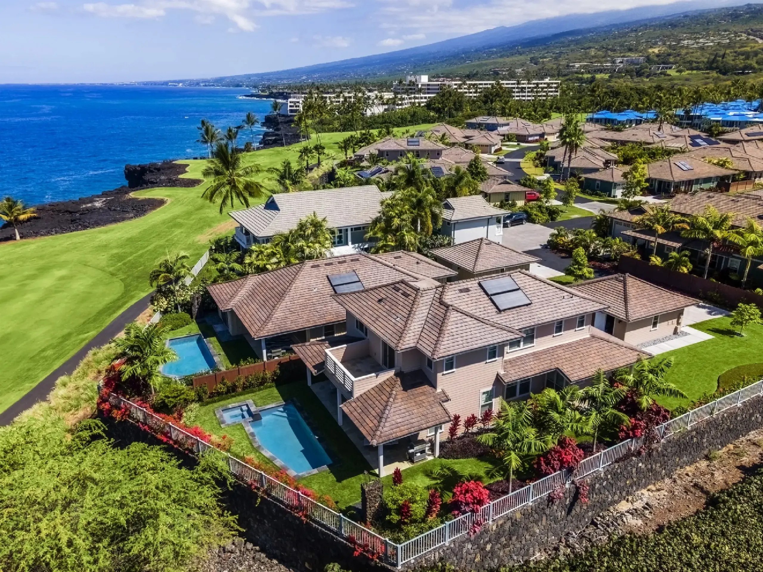 Big Island Makai Luxury Oasis with Ocean and Golf Course Views, Kailua Kona