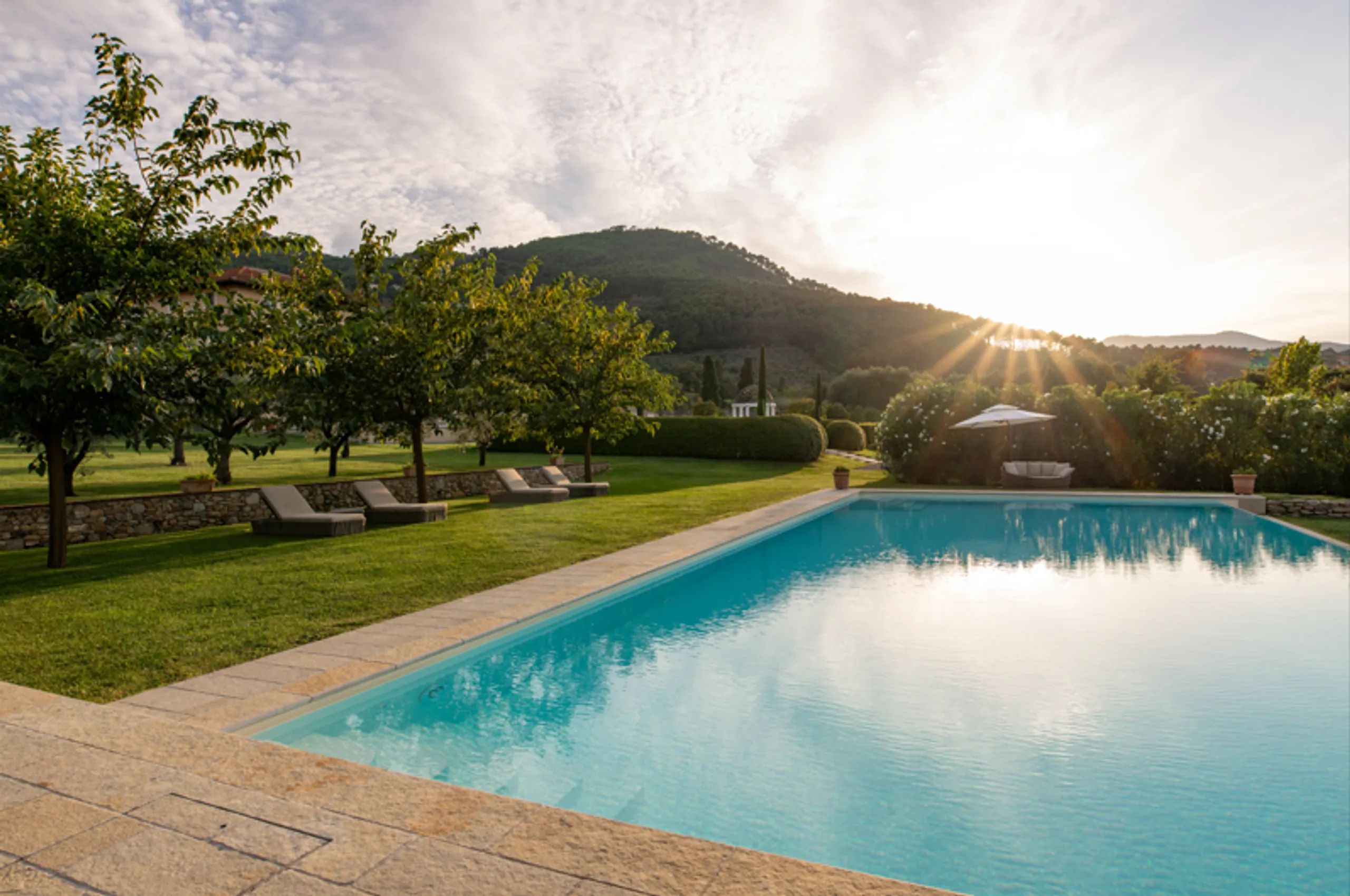 Tranquility in Tuscany Grand Estate for 6BR with Enchanting Pool and Lush Gardens — photograph 8