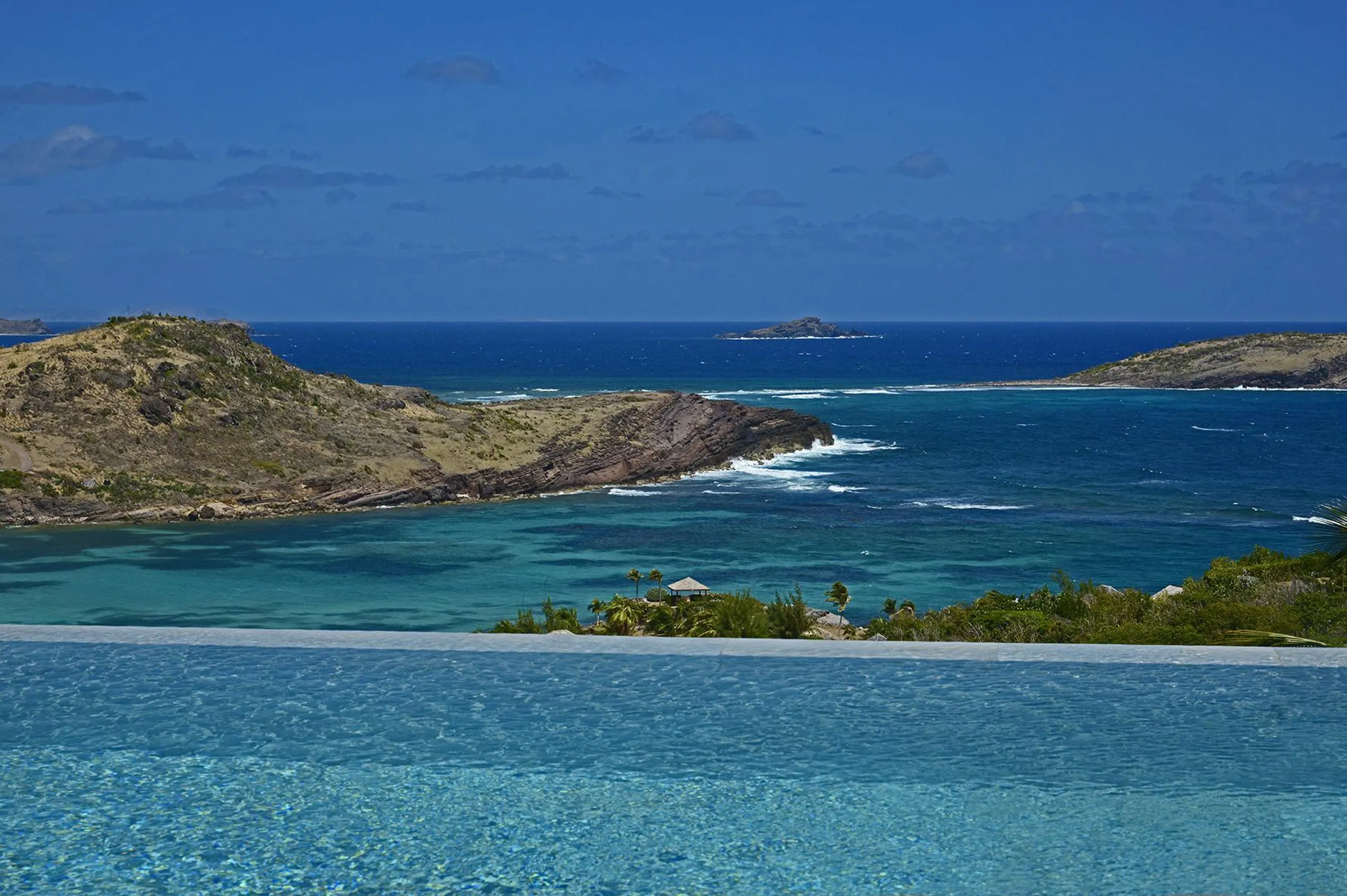 Majestic Oceanside Villa with Private Pool and Ocean Views — photograph 12