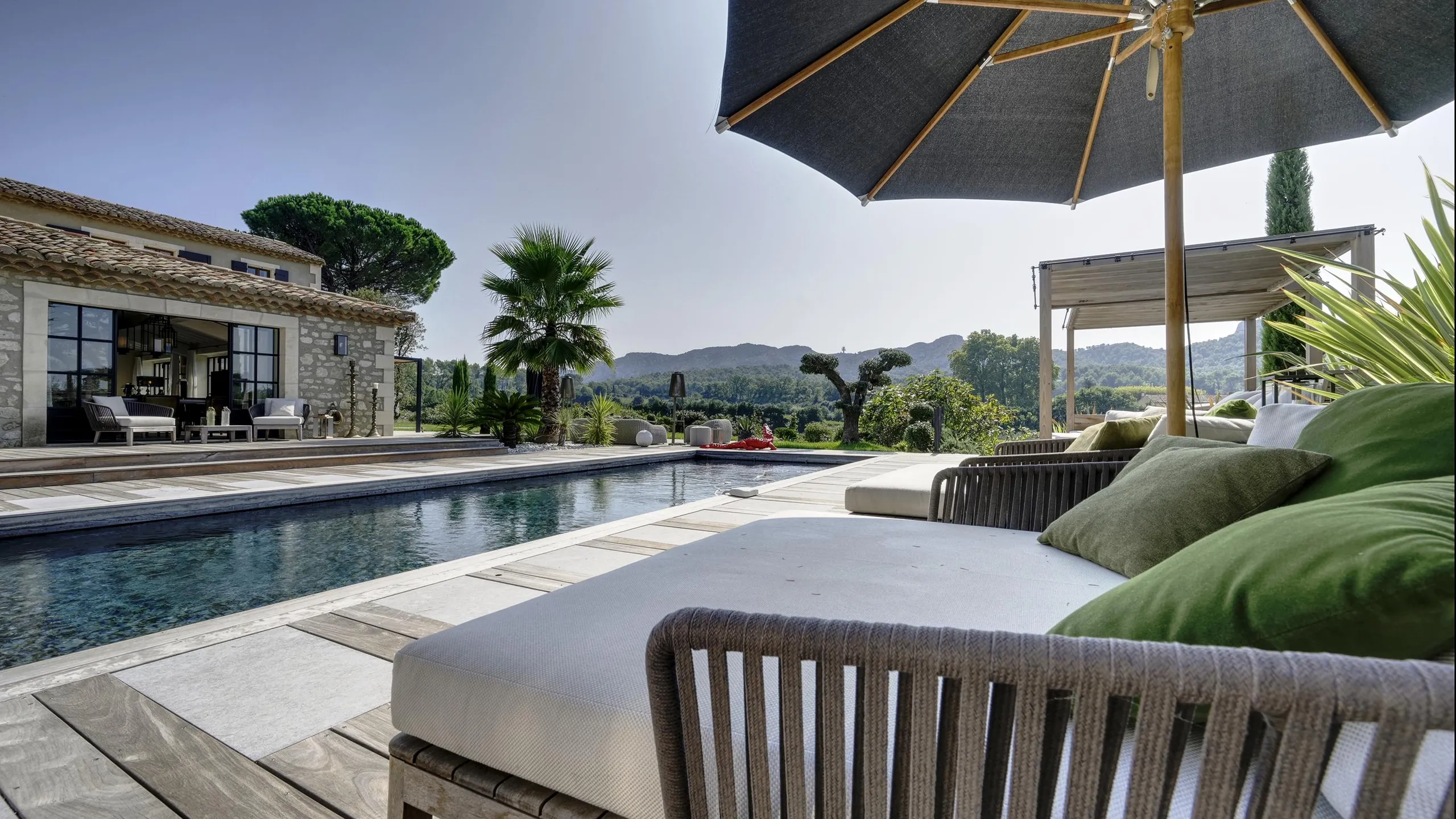 Chic Escape  with Panoramic Mountain Views and a Heated Pool — photograph 3