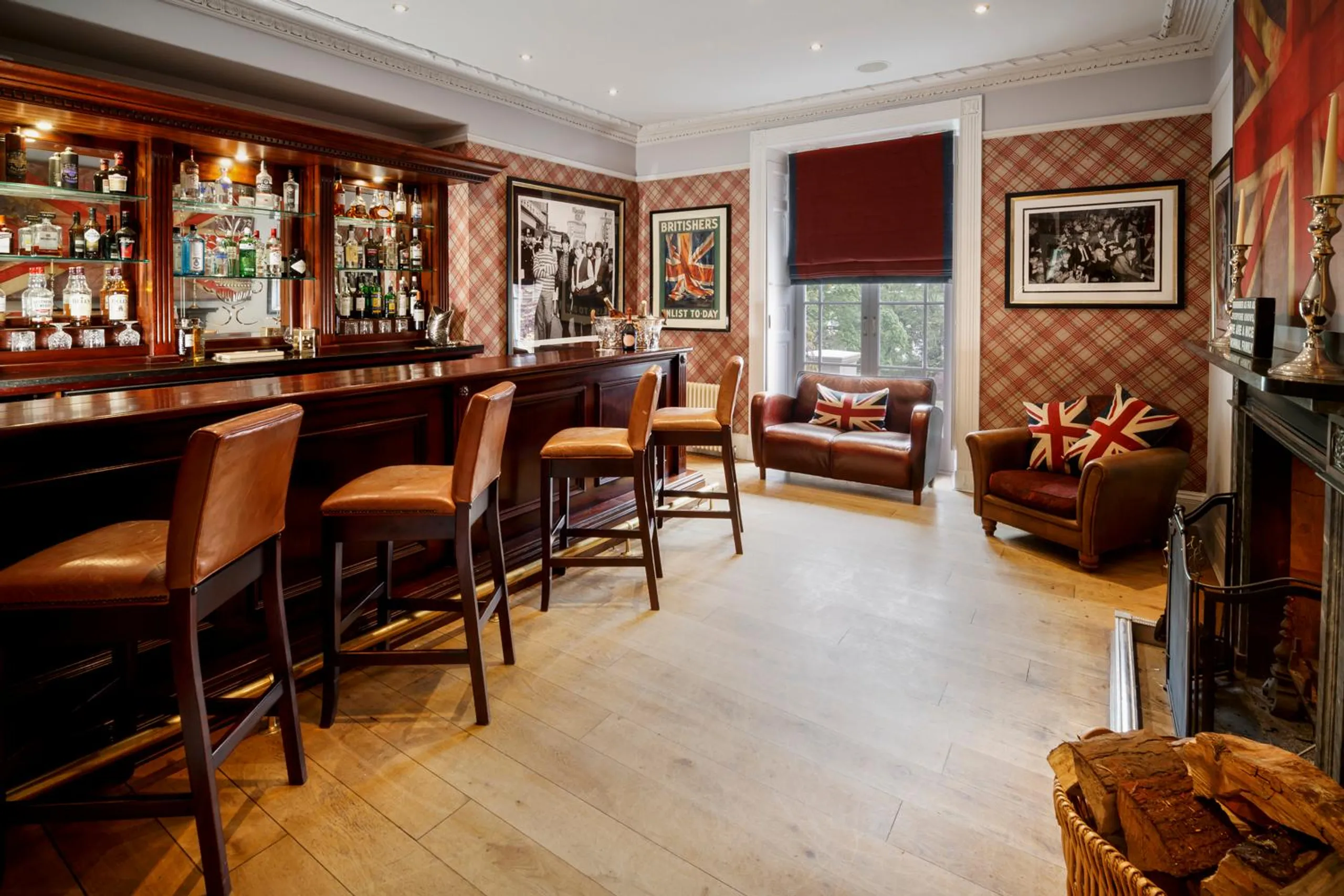 Sophisticated Lake District Villa: Stunning Grounds, Private Spa, and Gourmet Kitchen — photograph 7
