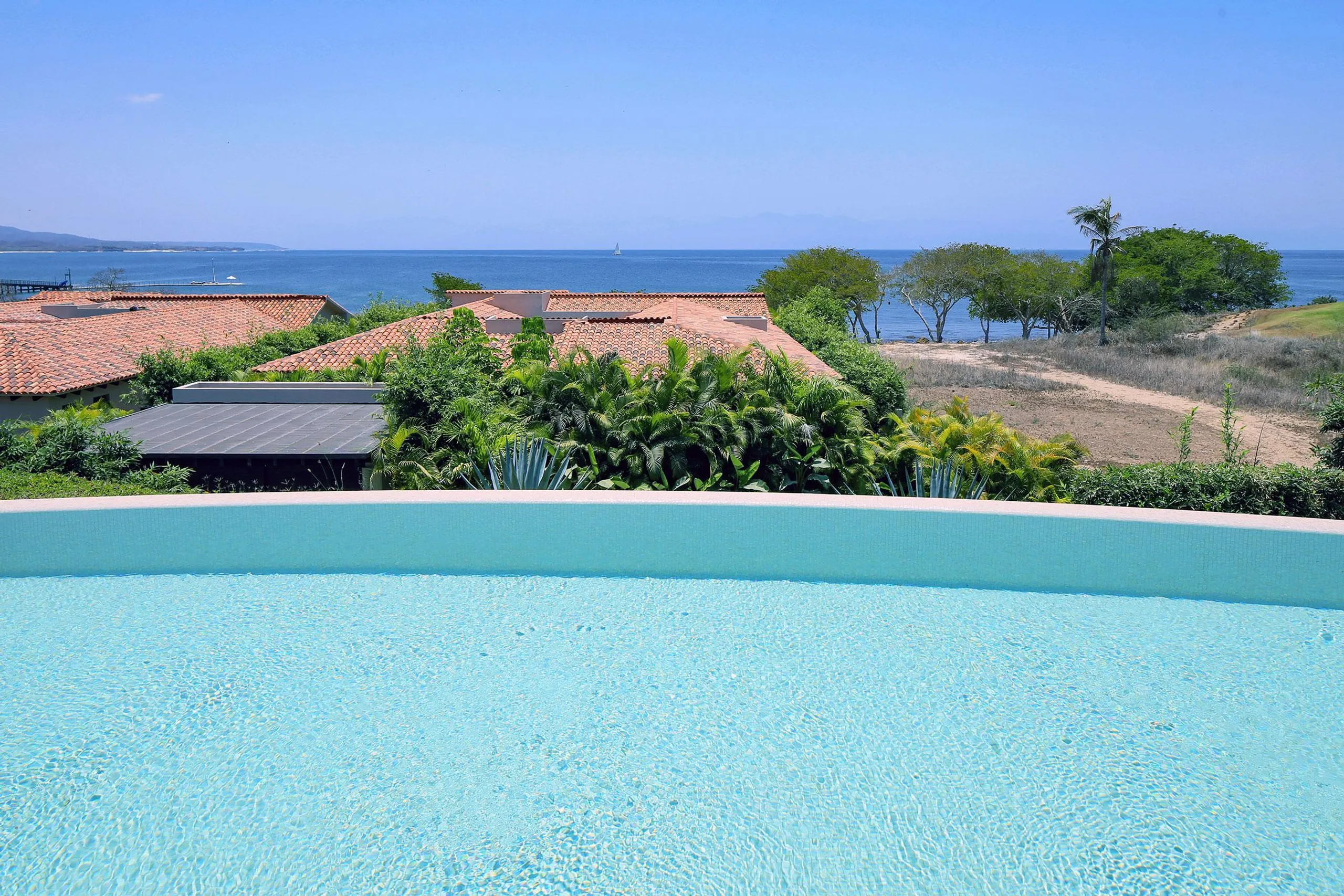 Luxury Villa Del Mar Estate with Infinity Pool and Ocean Views — photograph 7