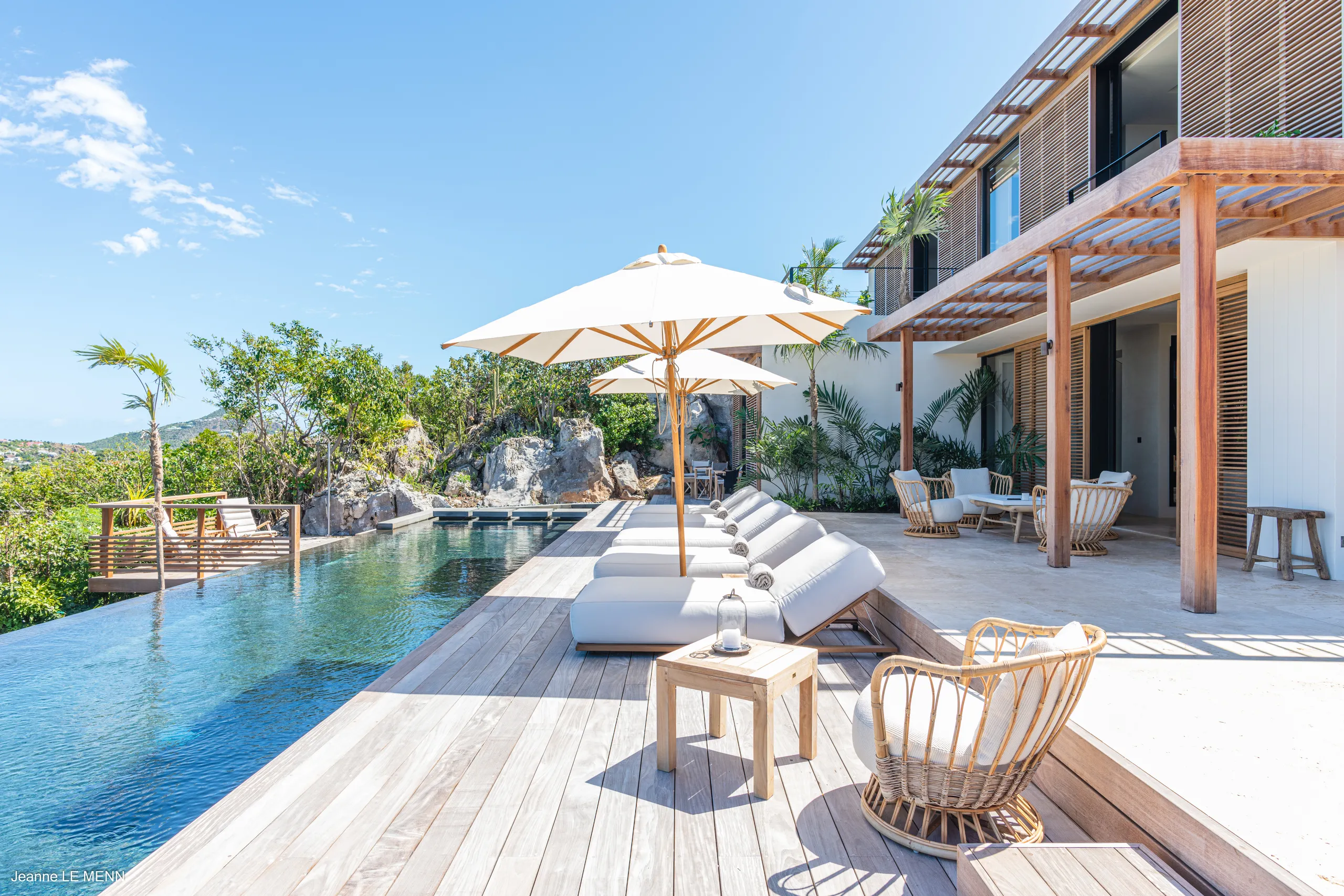 Sleek Lurin Villa with Private Infinity Pool & Bay Views — photograph 5
