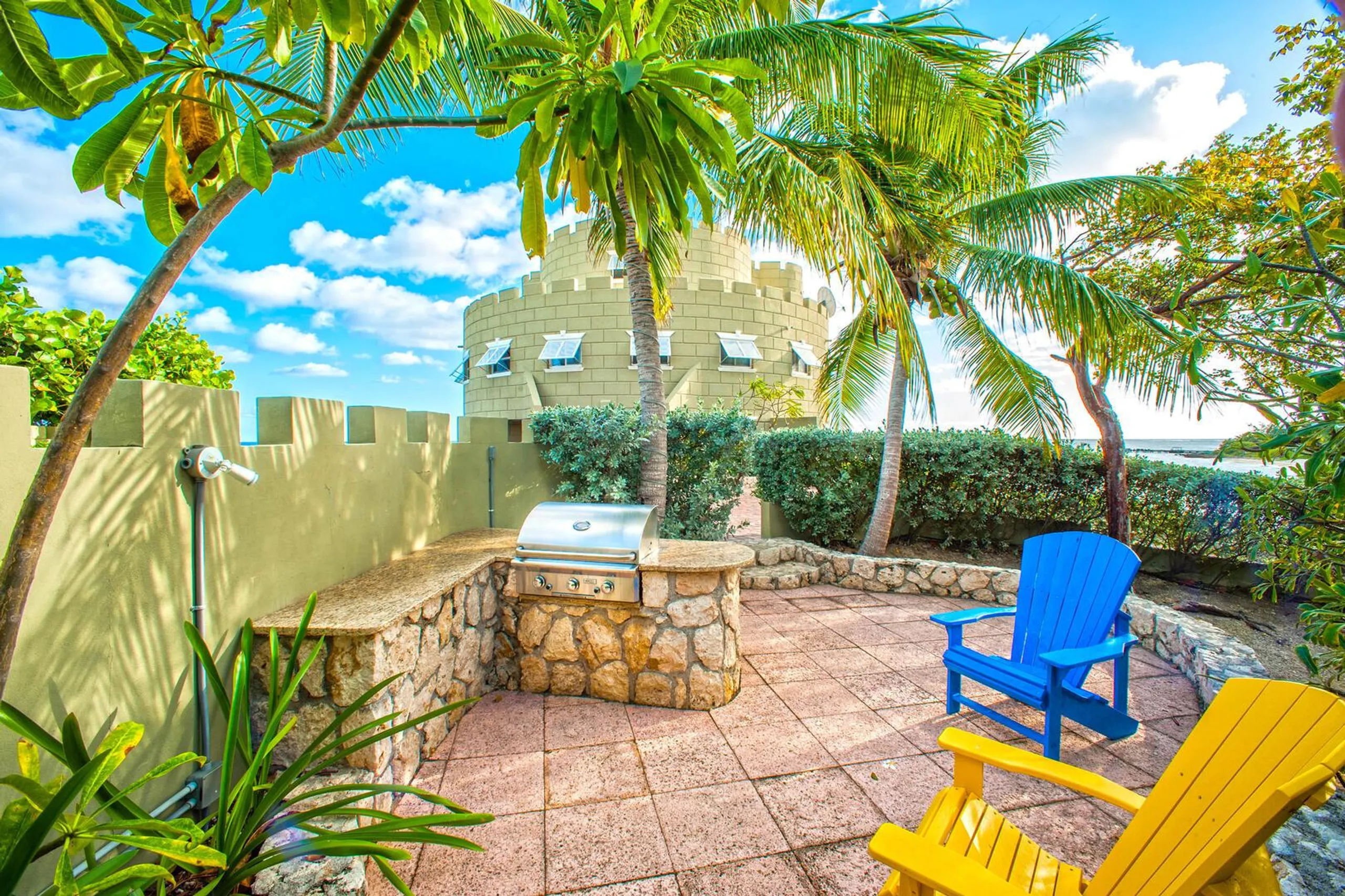 Regal Gun Bay Castle with Private Pool, Outdoor Grill, and Guest House — photograph 4