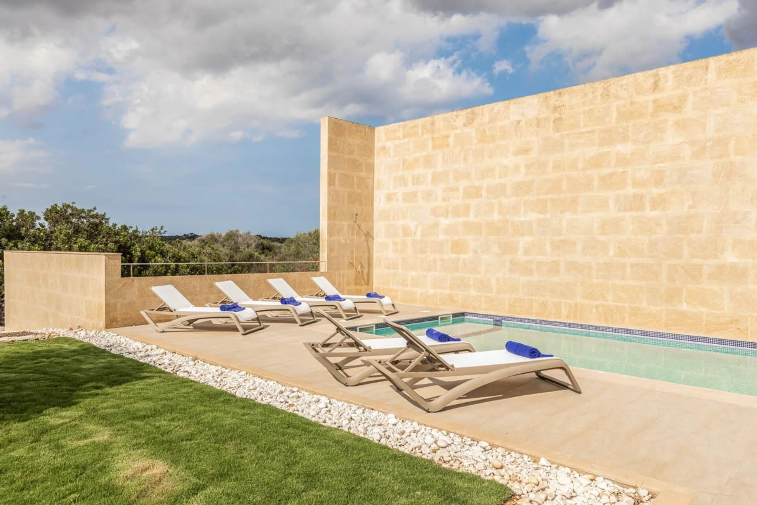 Grandiose 5BR Villa ﻿with Pool, Breathtaking Views of the Sea and the Natural Reserve of the Island — photograph 7