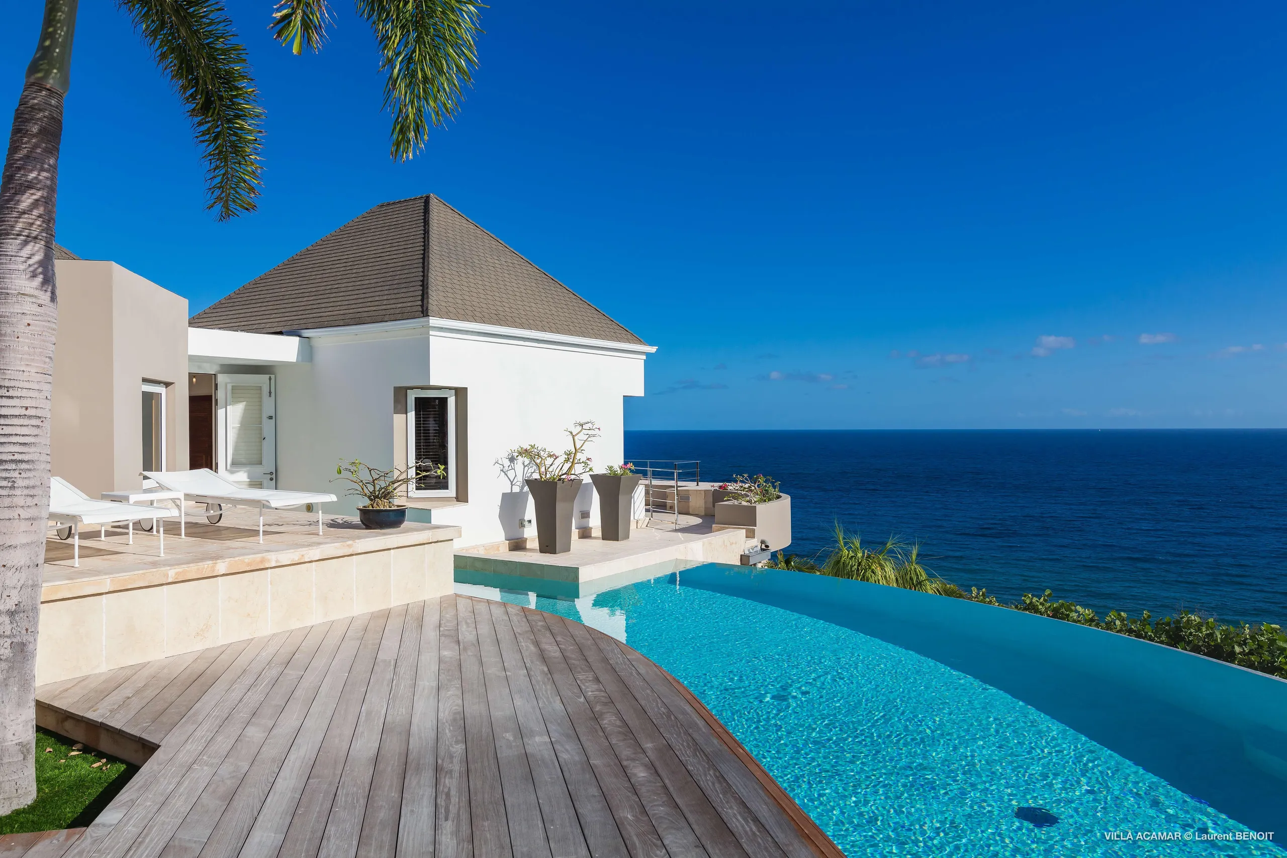 Exquisite Seaview Villa with Incredible Pool and Home Cinema — photograph 3