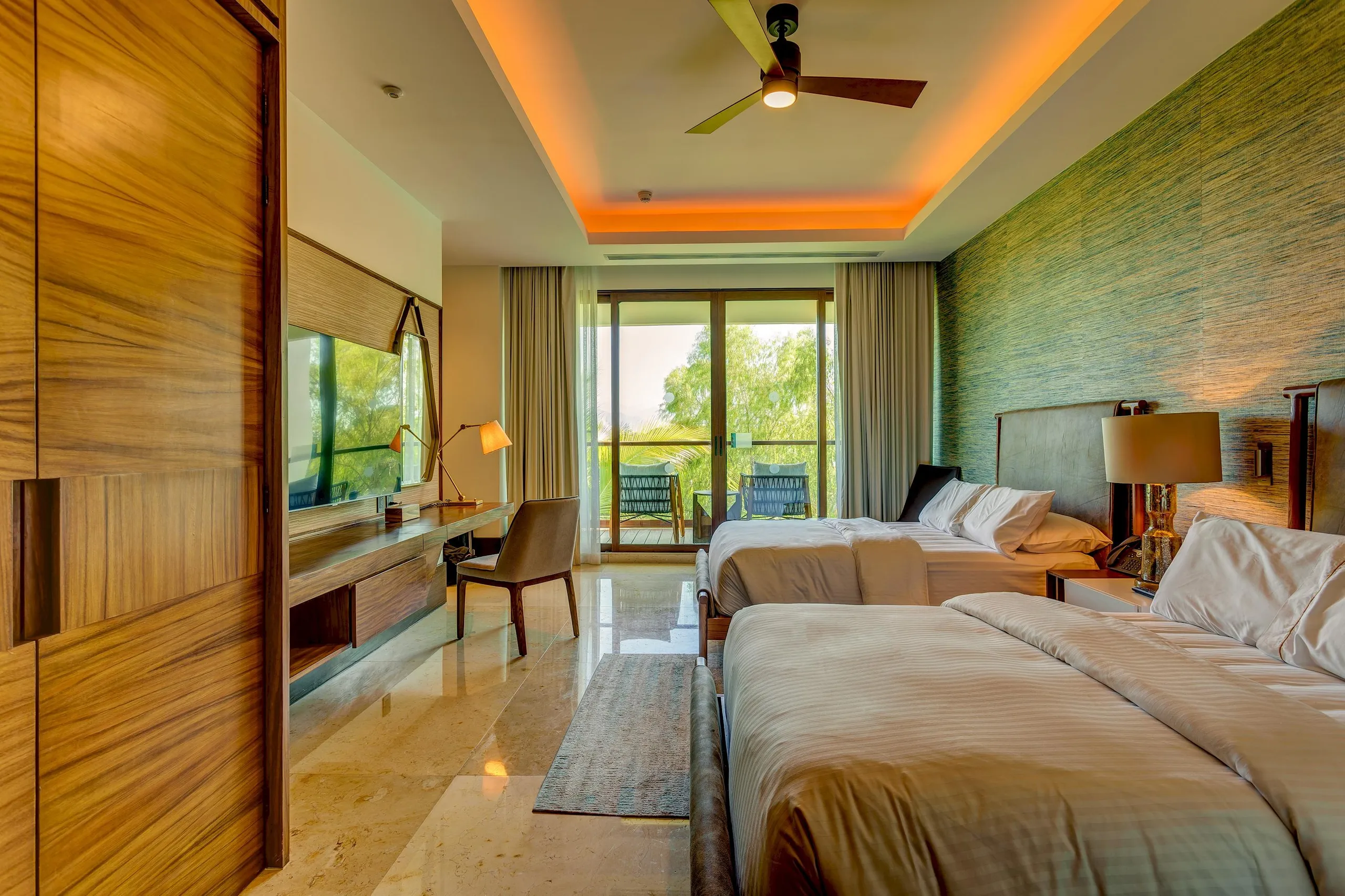 Azure Horizon Hideaway Estate with Resort Access — photograph 10