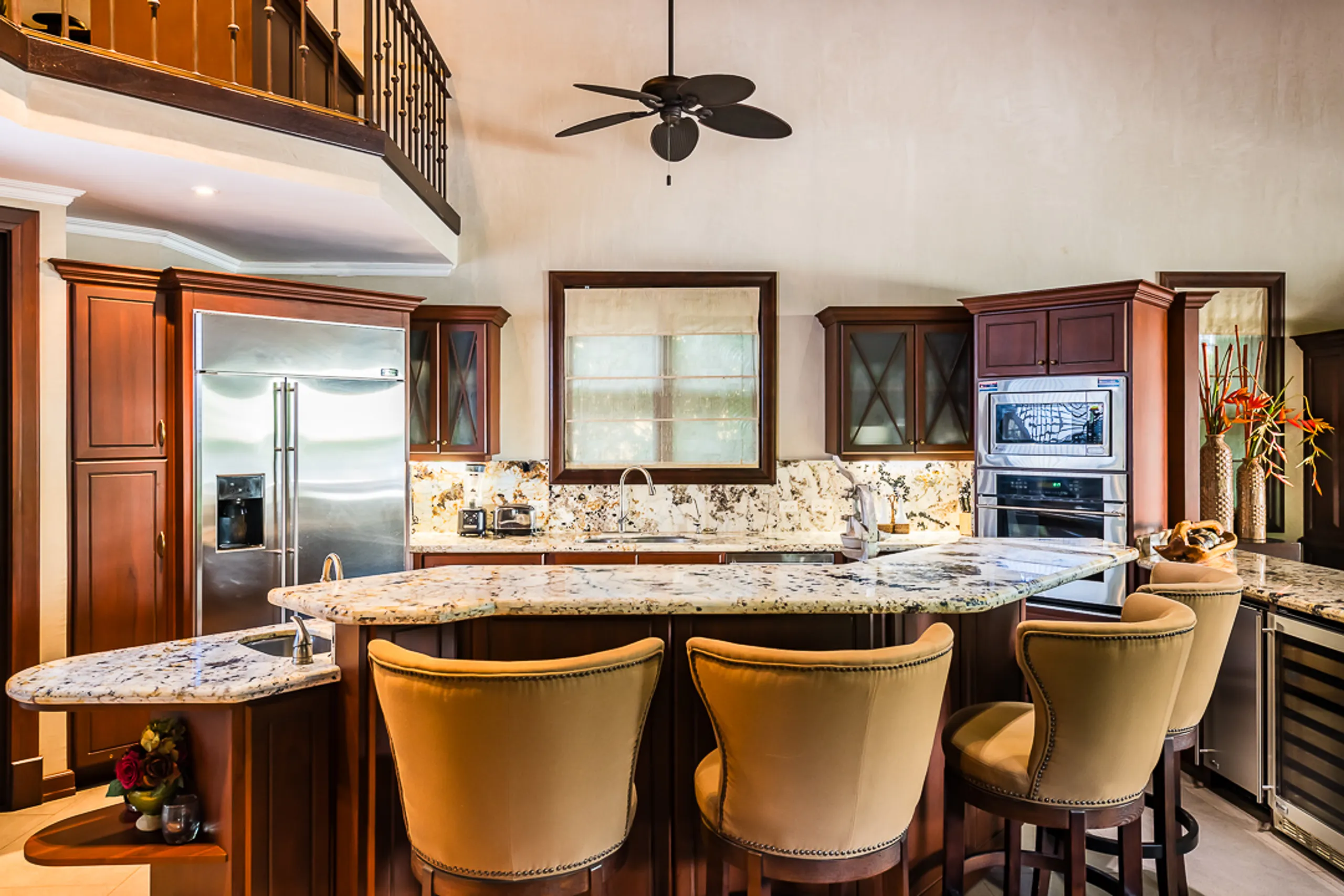 Captivating Playa Langosta Estate with Invigorating Pool and Jacuzzi — photograph 8