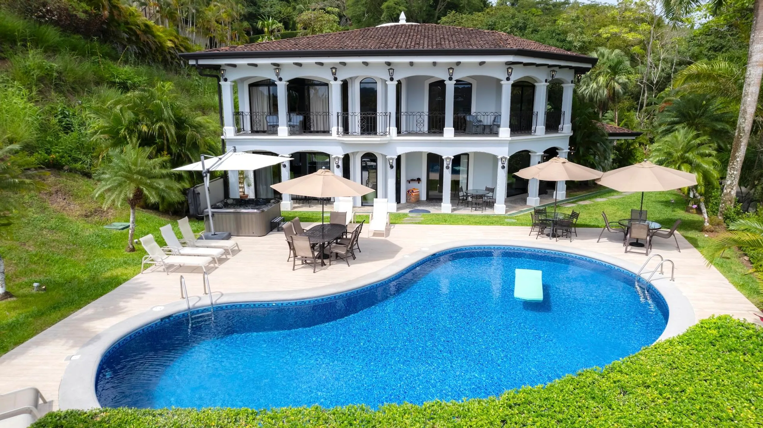 Tranquil Hillside Villa with Private Pool, Los Suenos